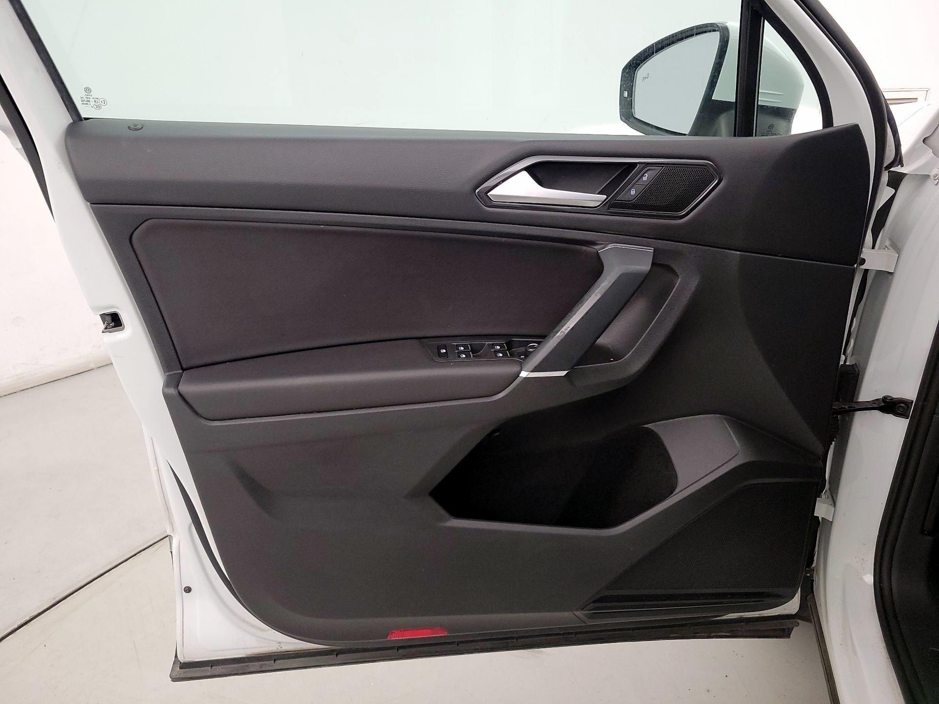 Thumbnail: 2018 Volkswagen Tiguan - 12