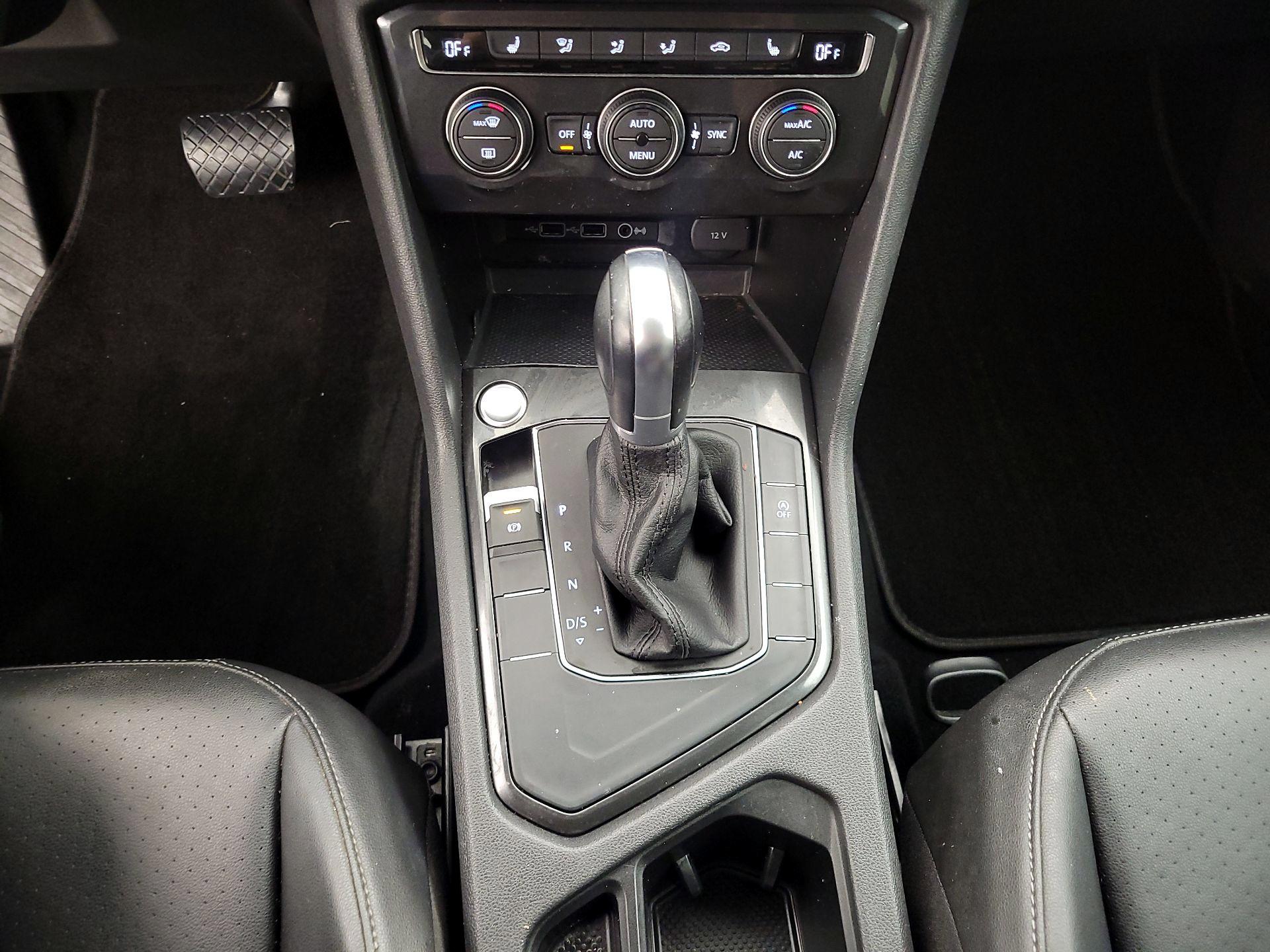 Thumbnail: 2018 Volkswagen Tiguan - 17