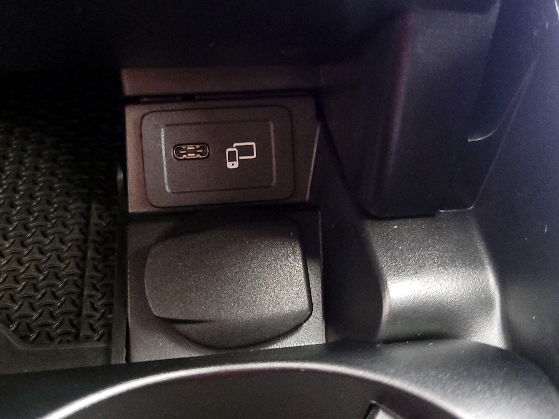 Thumbnail: 2023 Mercedes-Benz E-Class - 19