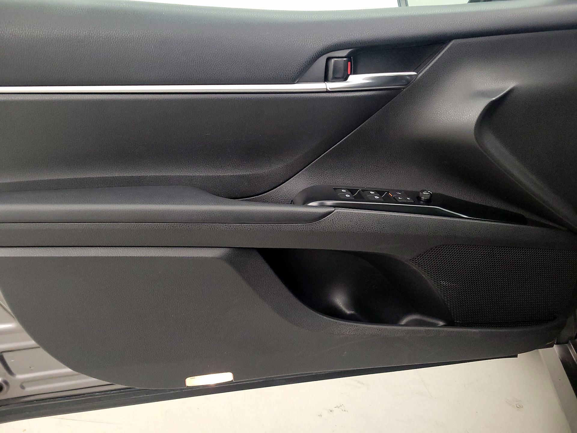 Thumbnail: 2019 Toyota Camry - 12