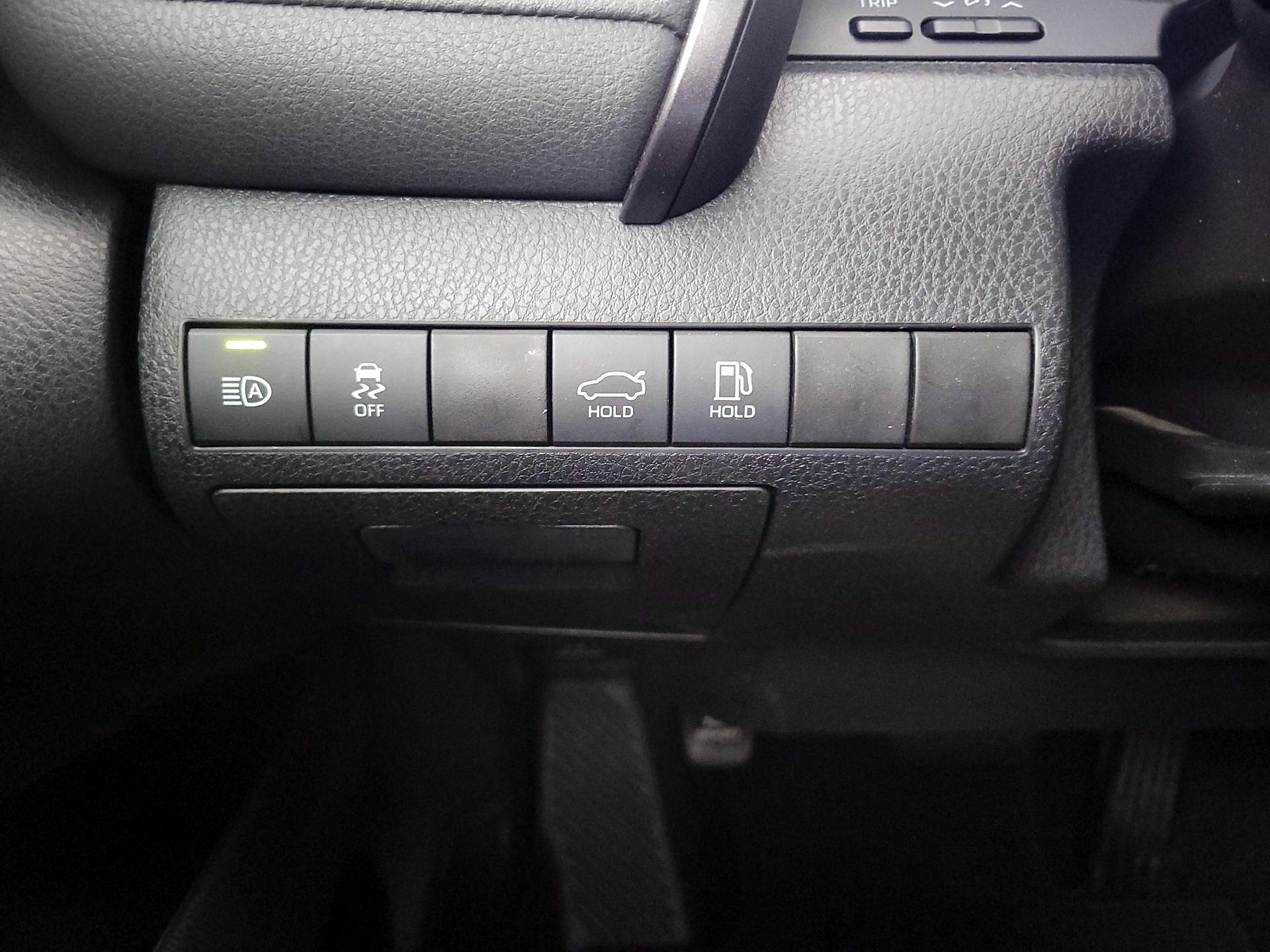 Thumbnail: 2019 Toyota Camry - 13