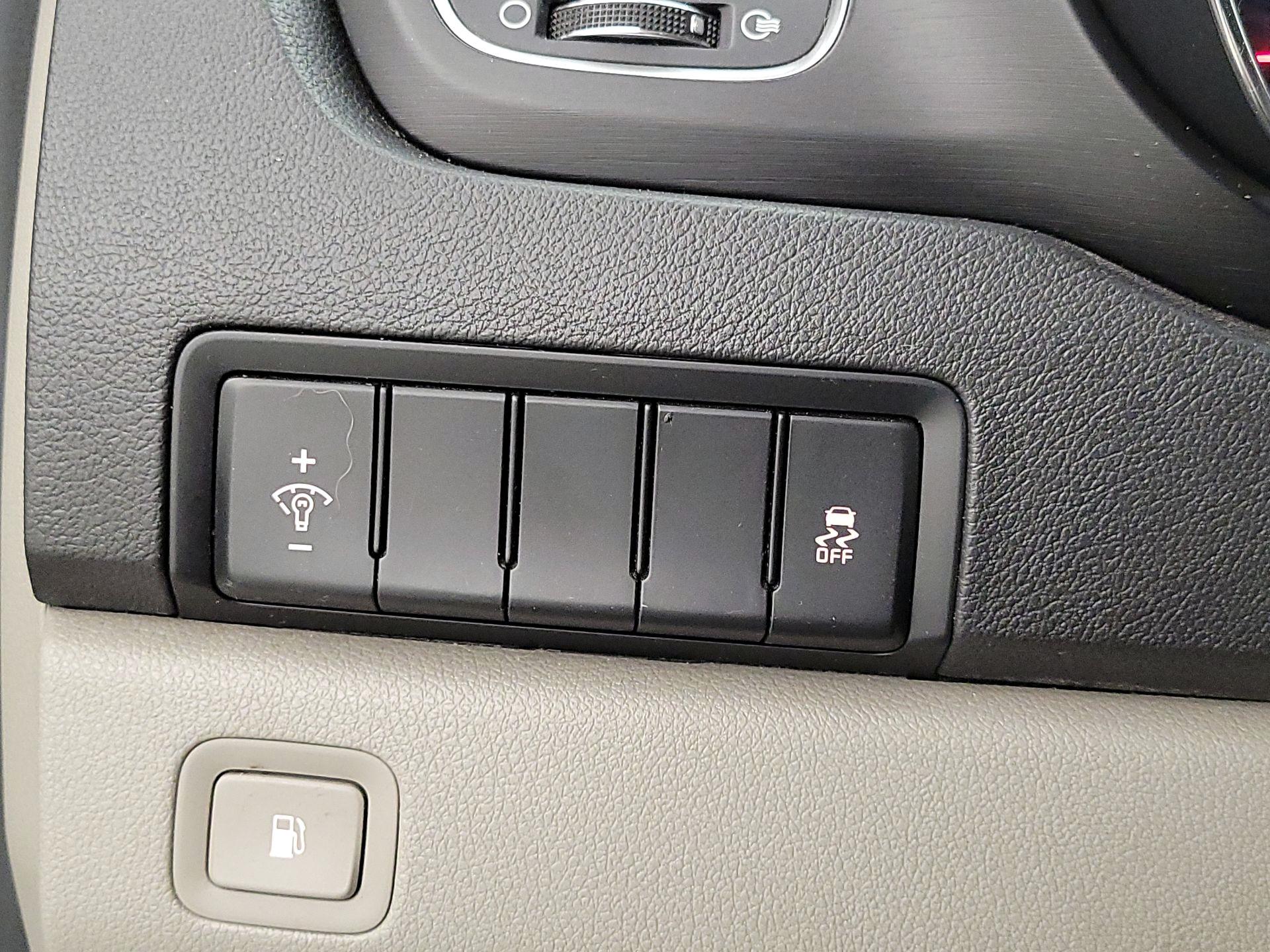 Thumbnail: 2019 Kia Sedona - 13