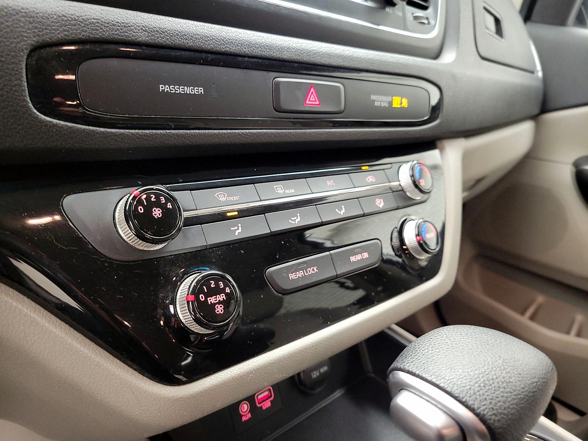 Thumbnail: 2019 Kia Sedona - 16