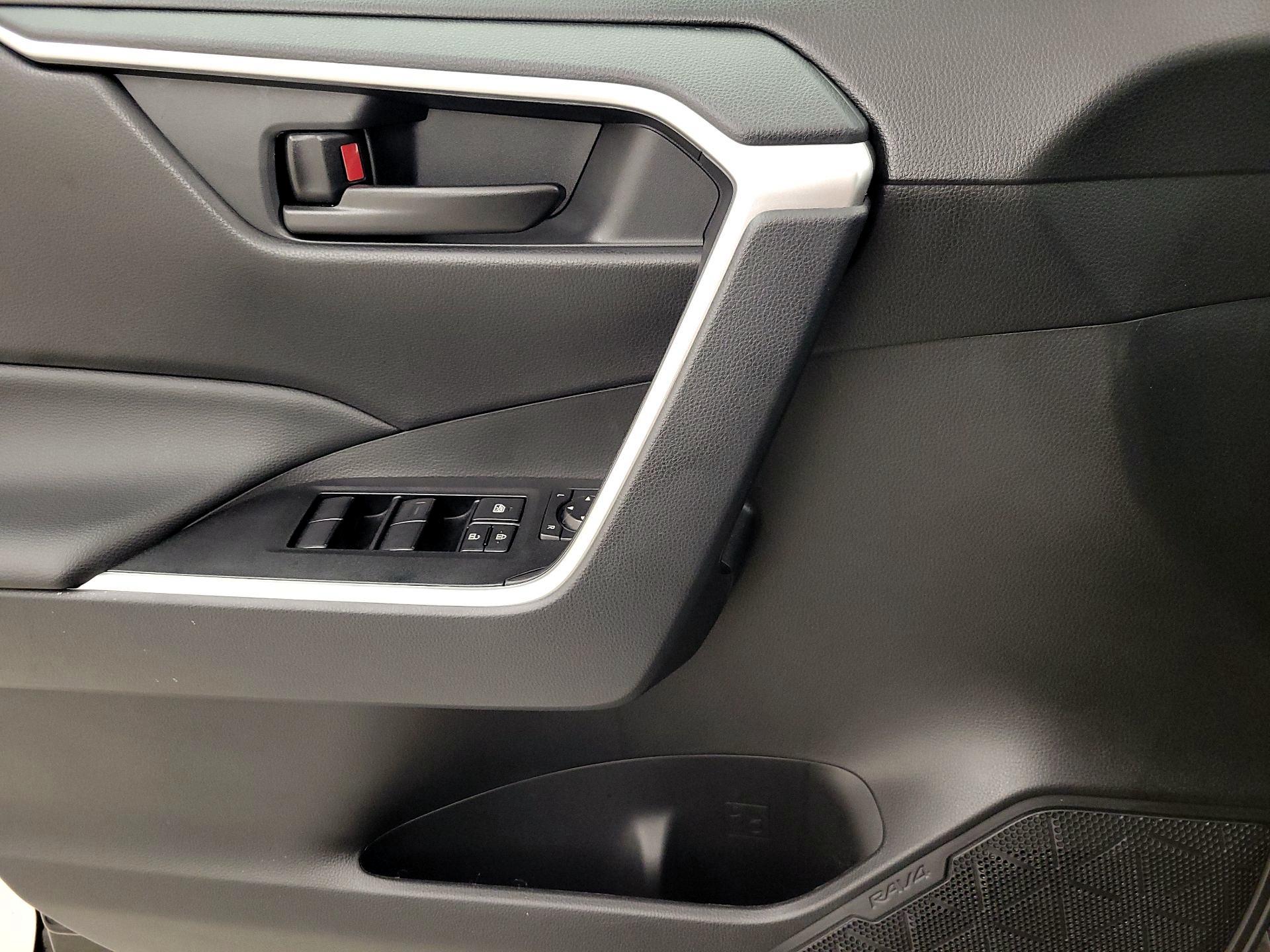 Thumbnail: 2025 Toyota RAV4 - 12