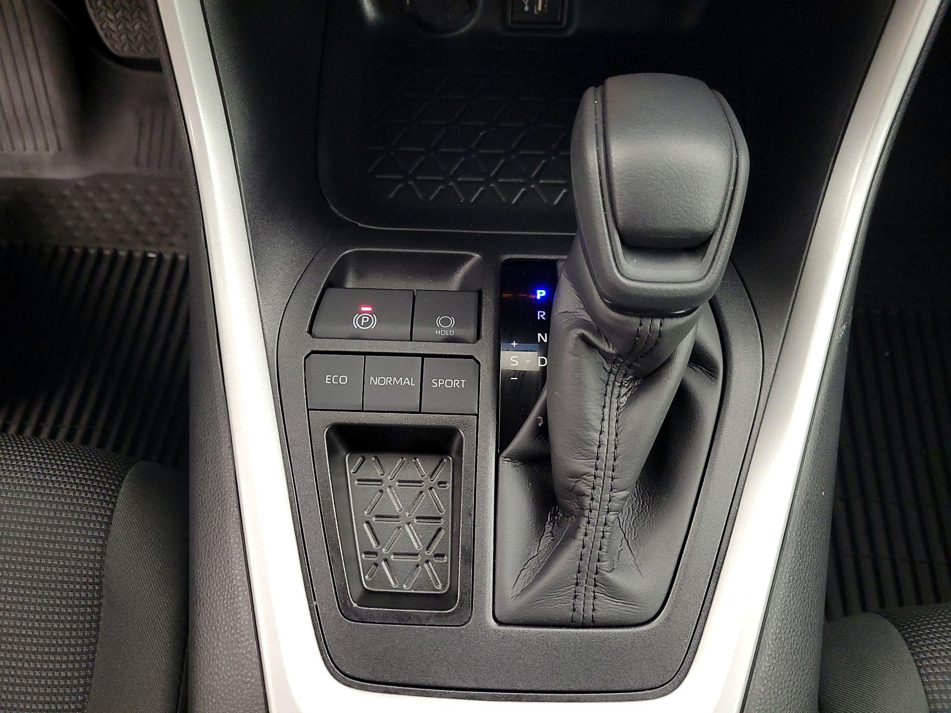 Thumbnail: 2025 Toyota RAV4 - 17