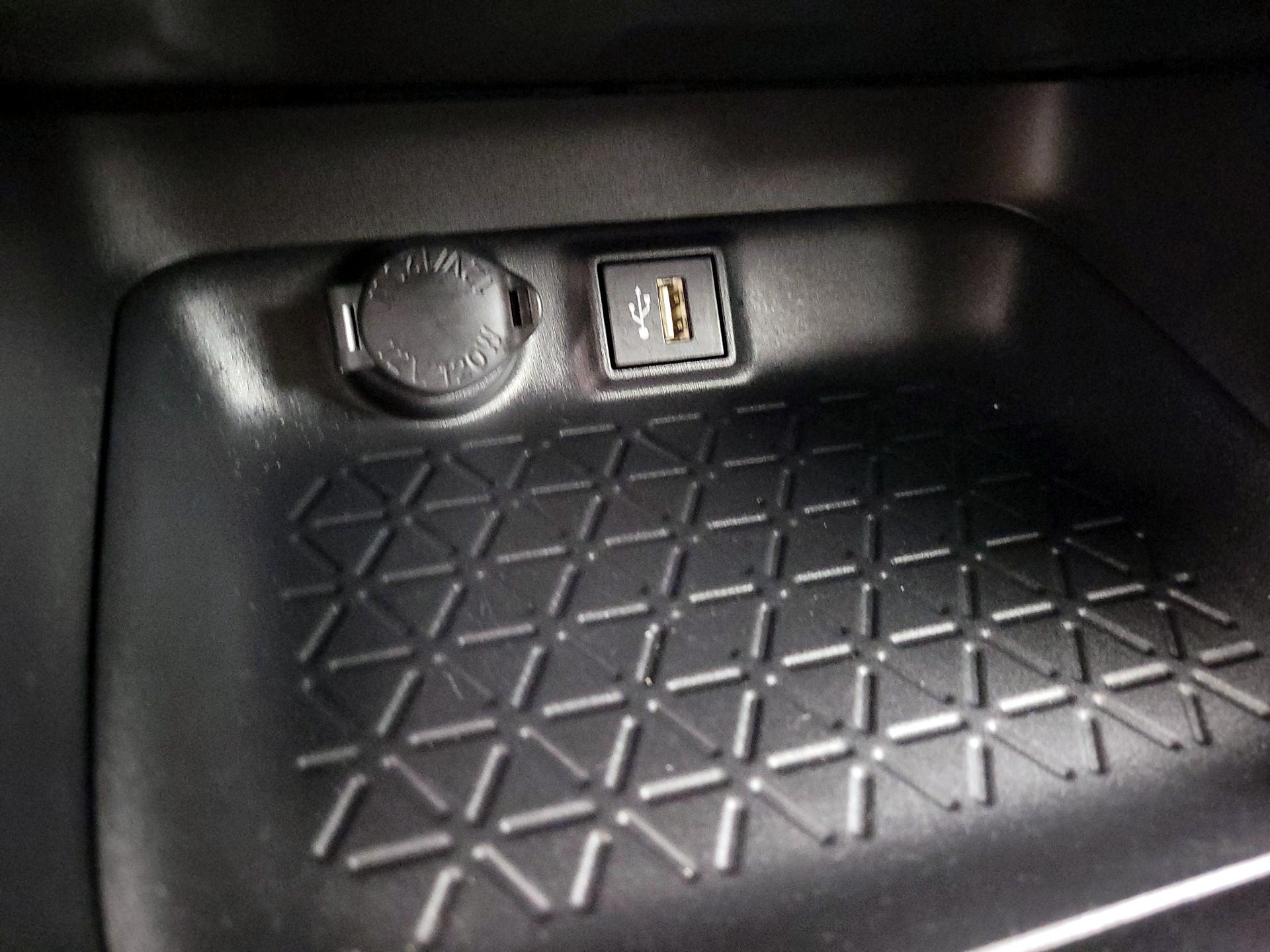 Thumbnail: 2025 Toyota RAV4 - 18