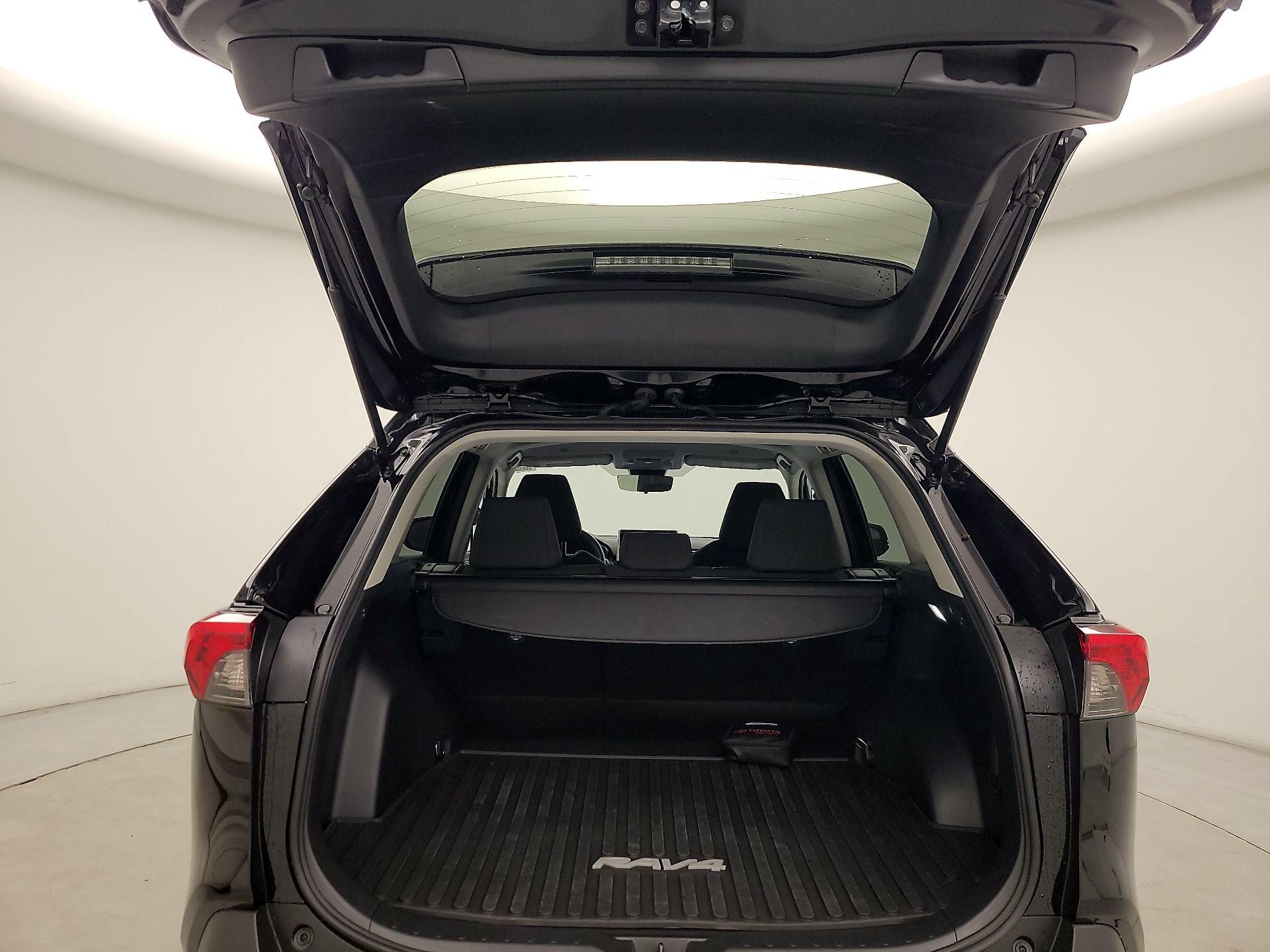 Thumbnail: 2025 Toyota RAV4 - 20