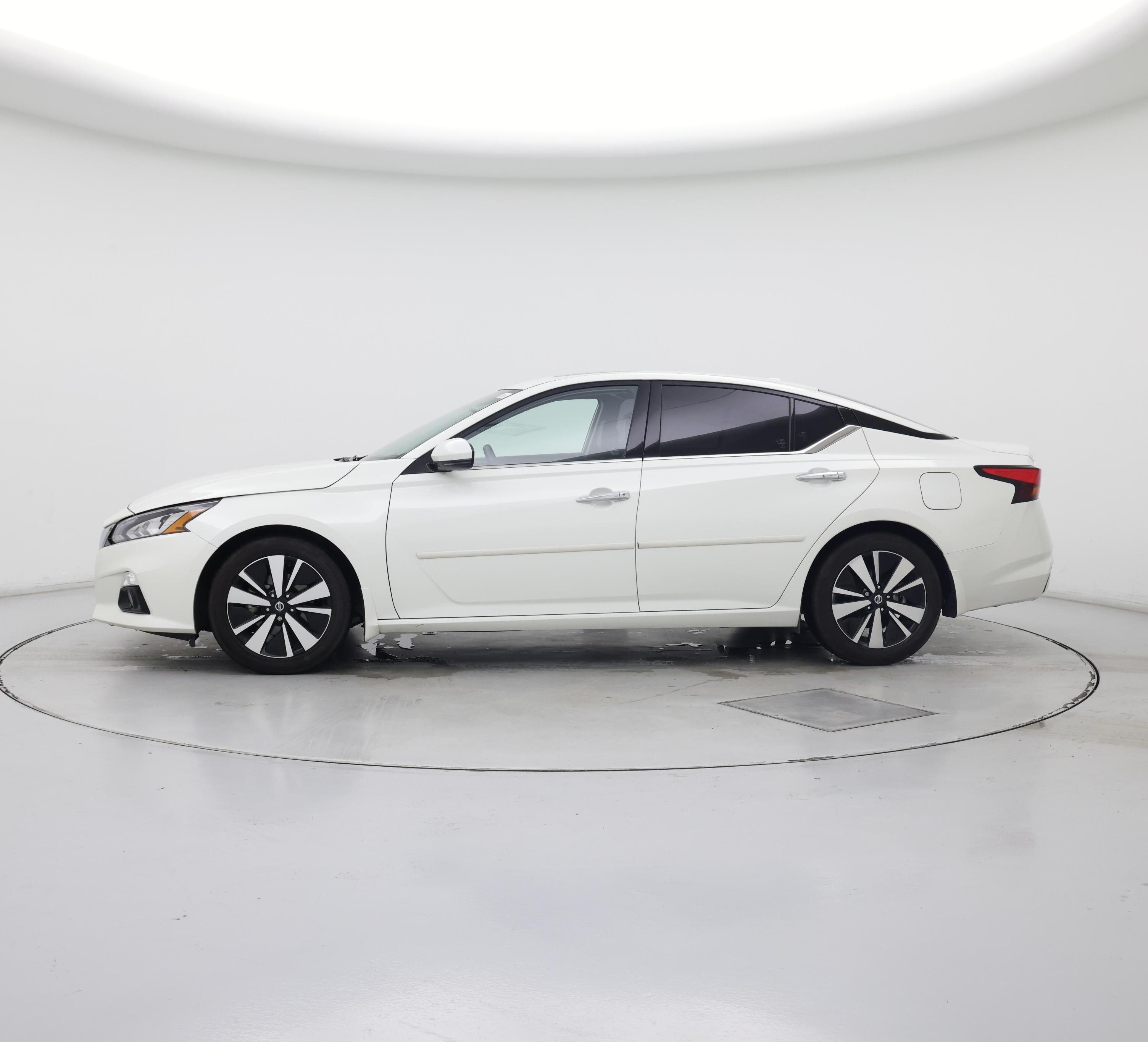 Thumbnail: 2021 Nissan Altima - 3