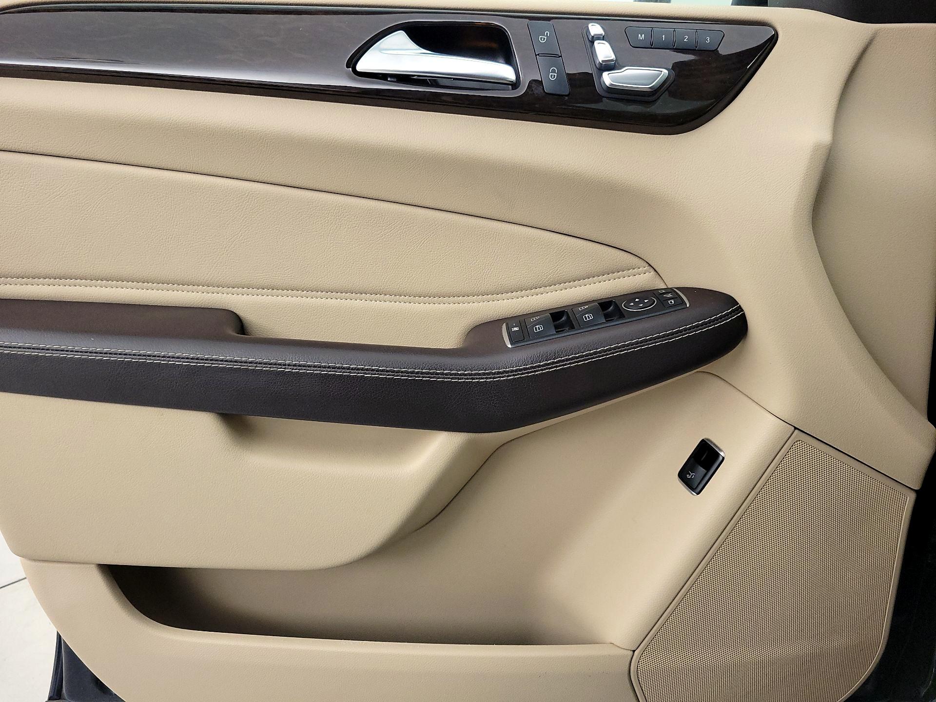 Thumbnail: 2016 Mercedes-Benz GLE - 12