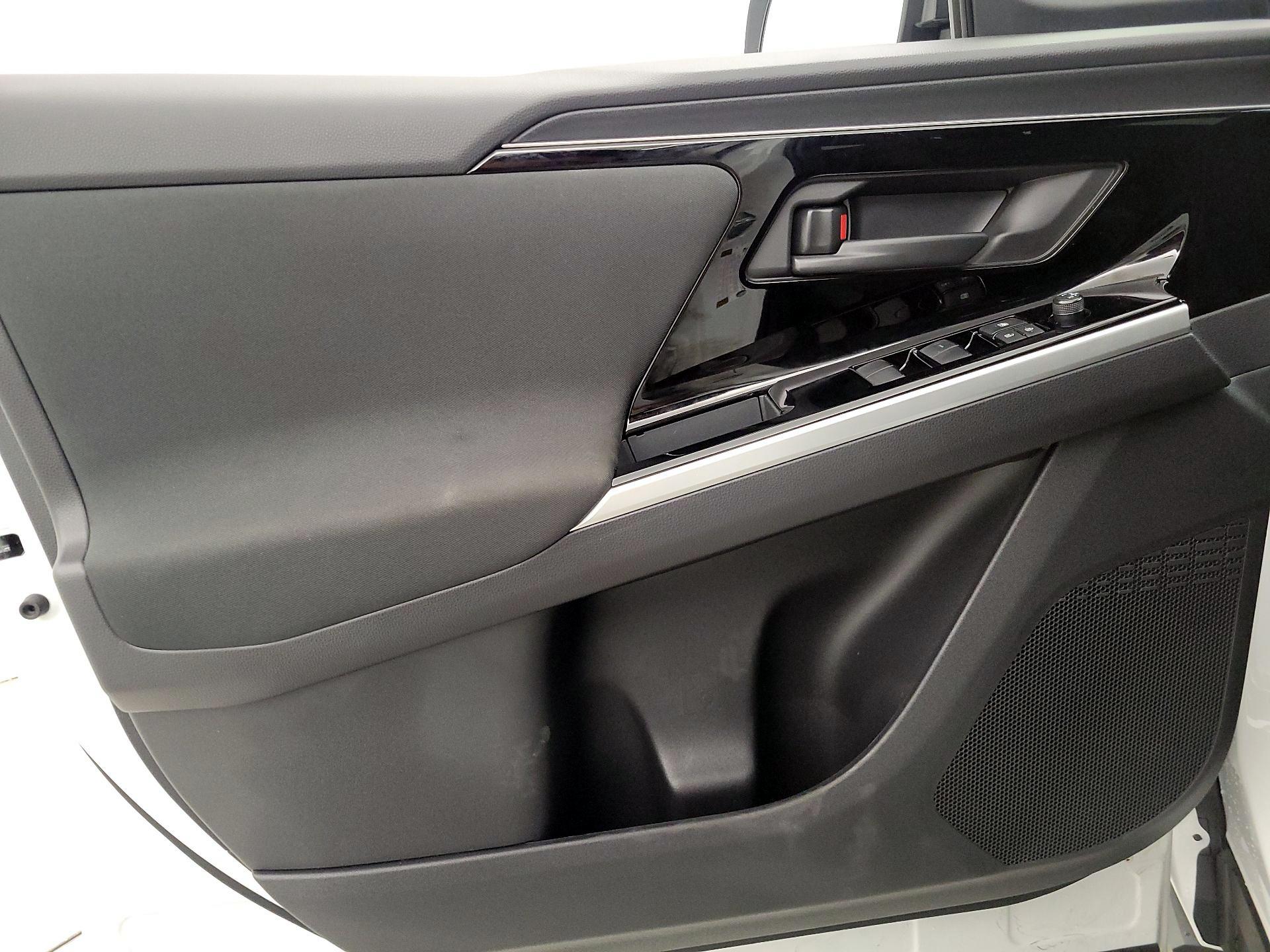 Thumbnail: 2025 Subaru Solterra - 12