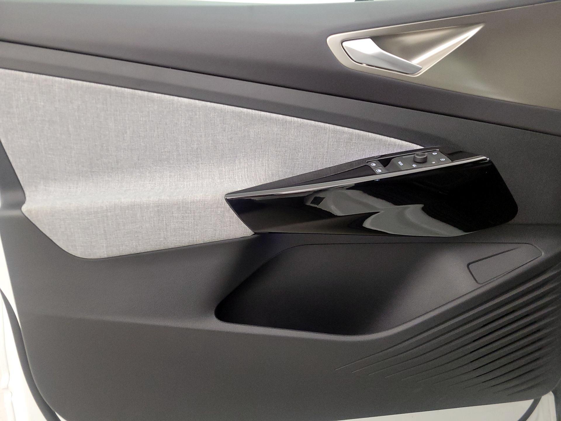 Thumbnail: 2023 Volkswagen ID.4 - 12