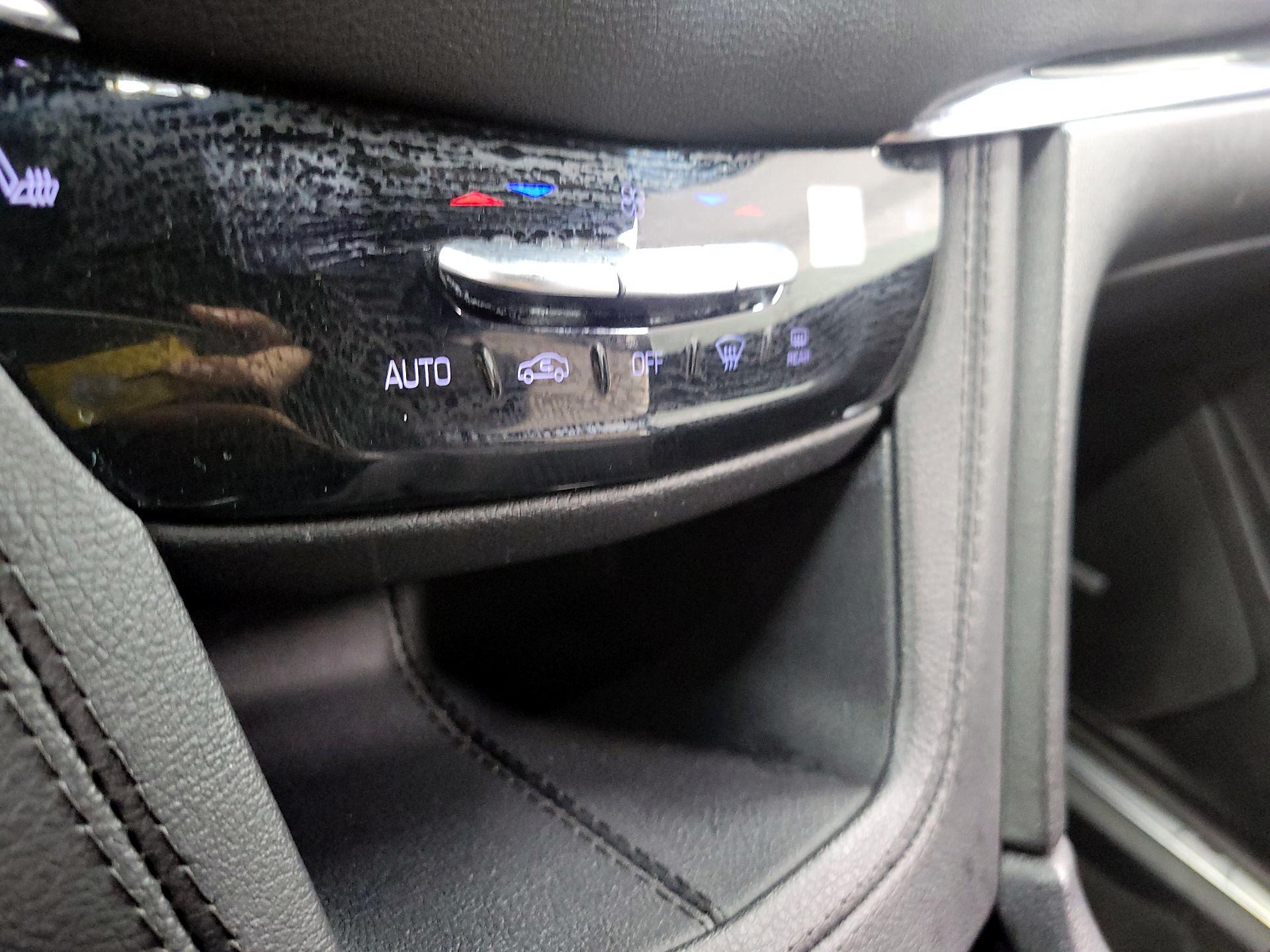 Thumbnail: 2023 Cadillac XT5 - 13