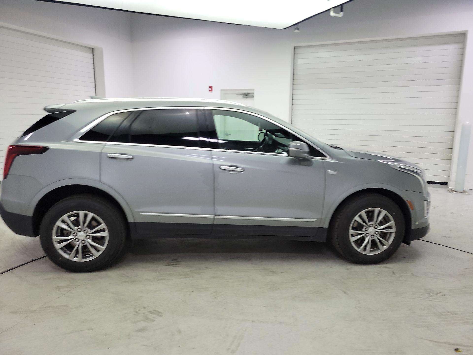 Thumbnail: 2023 Cadillac XT5 - 4