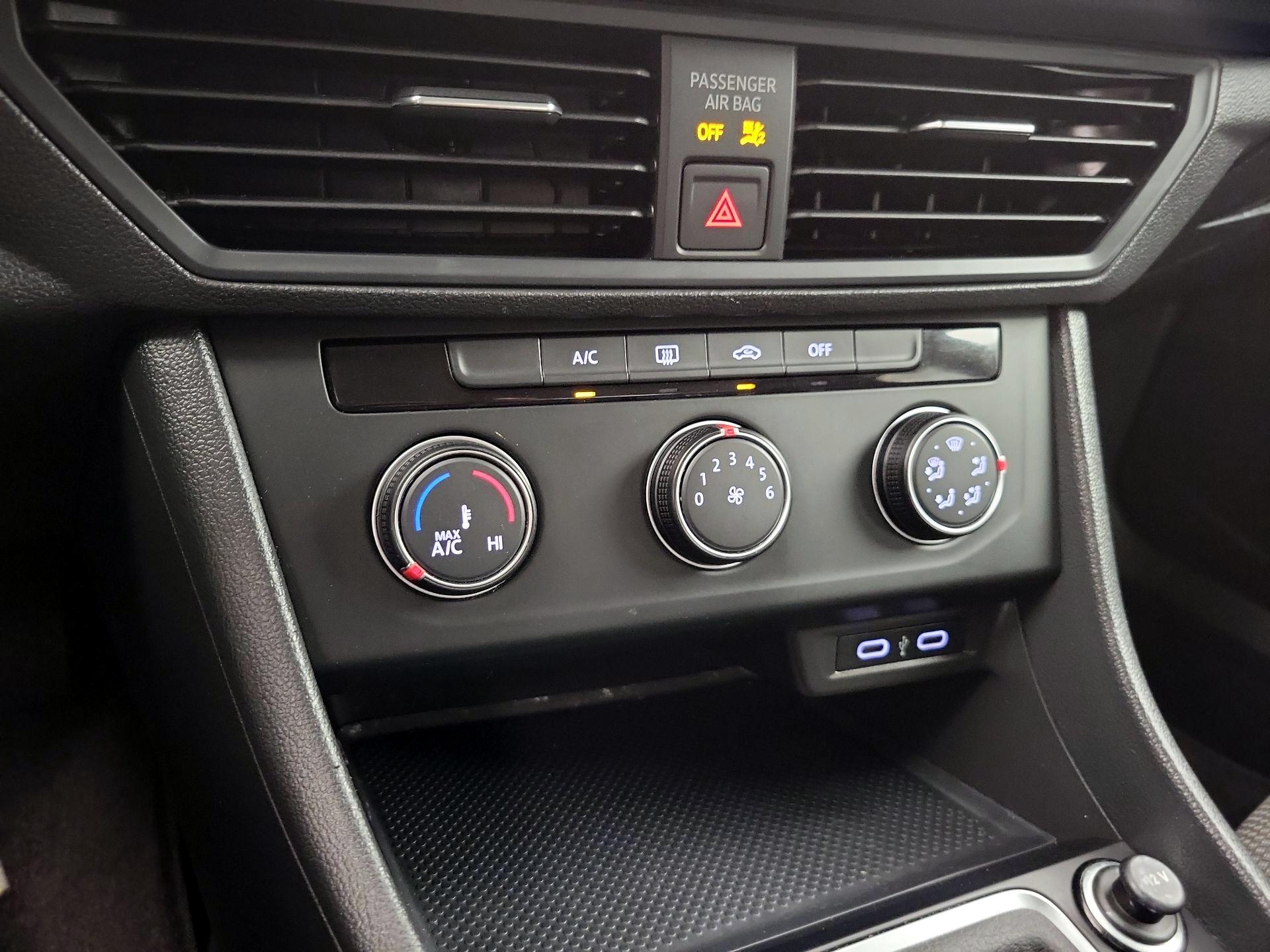 Thumbnail: 2021 Volkswagen Jetta - 16