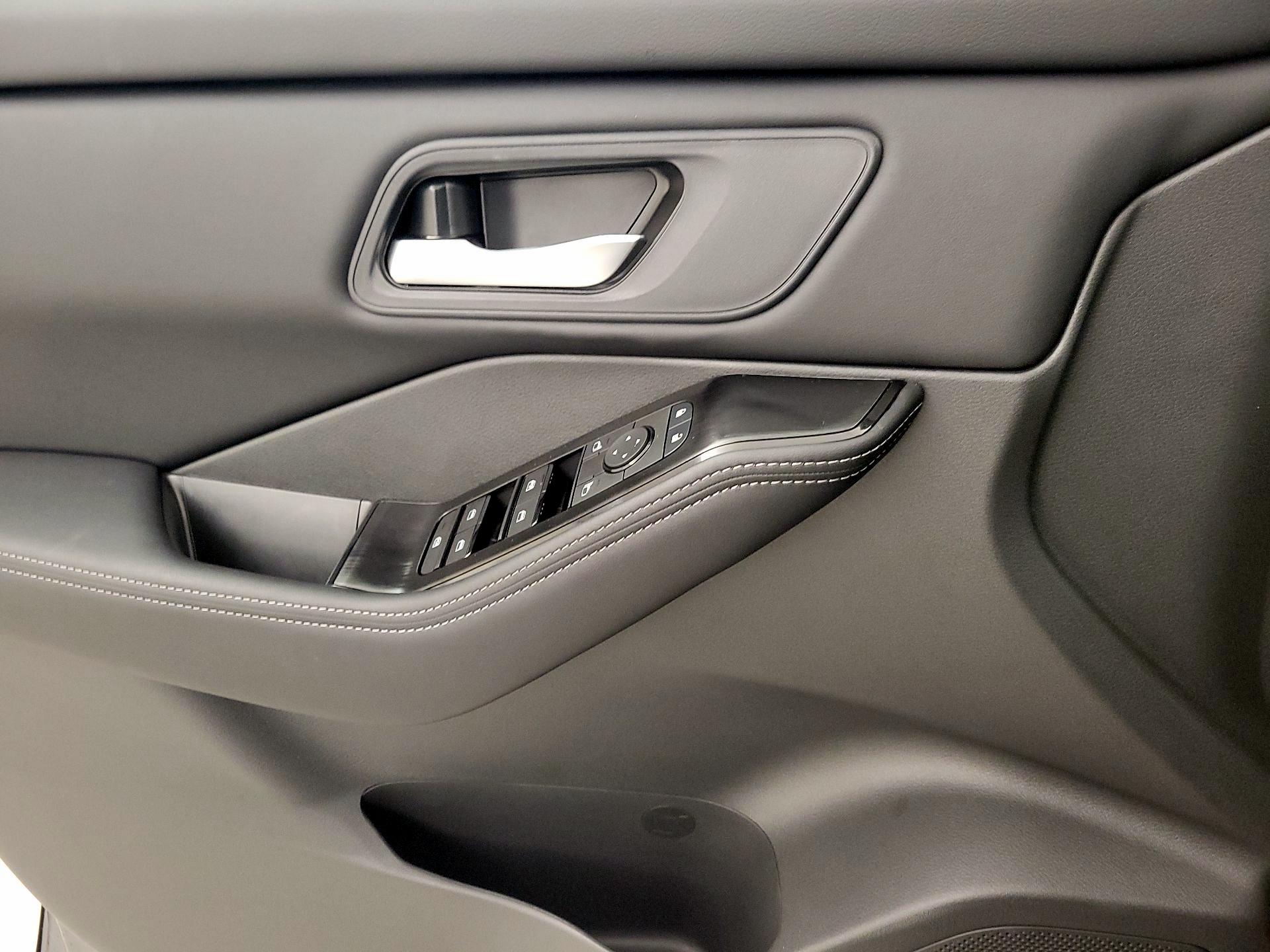 Thumbnail: 2026 Nissan Rogue - 12