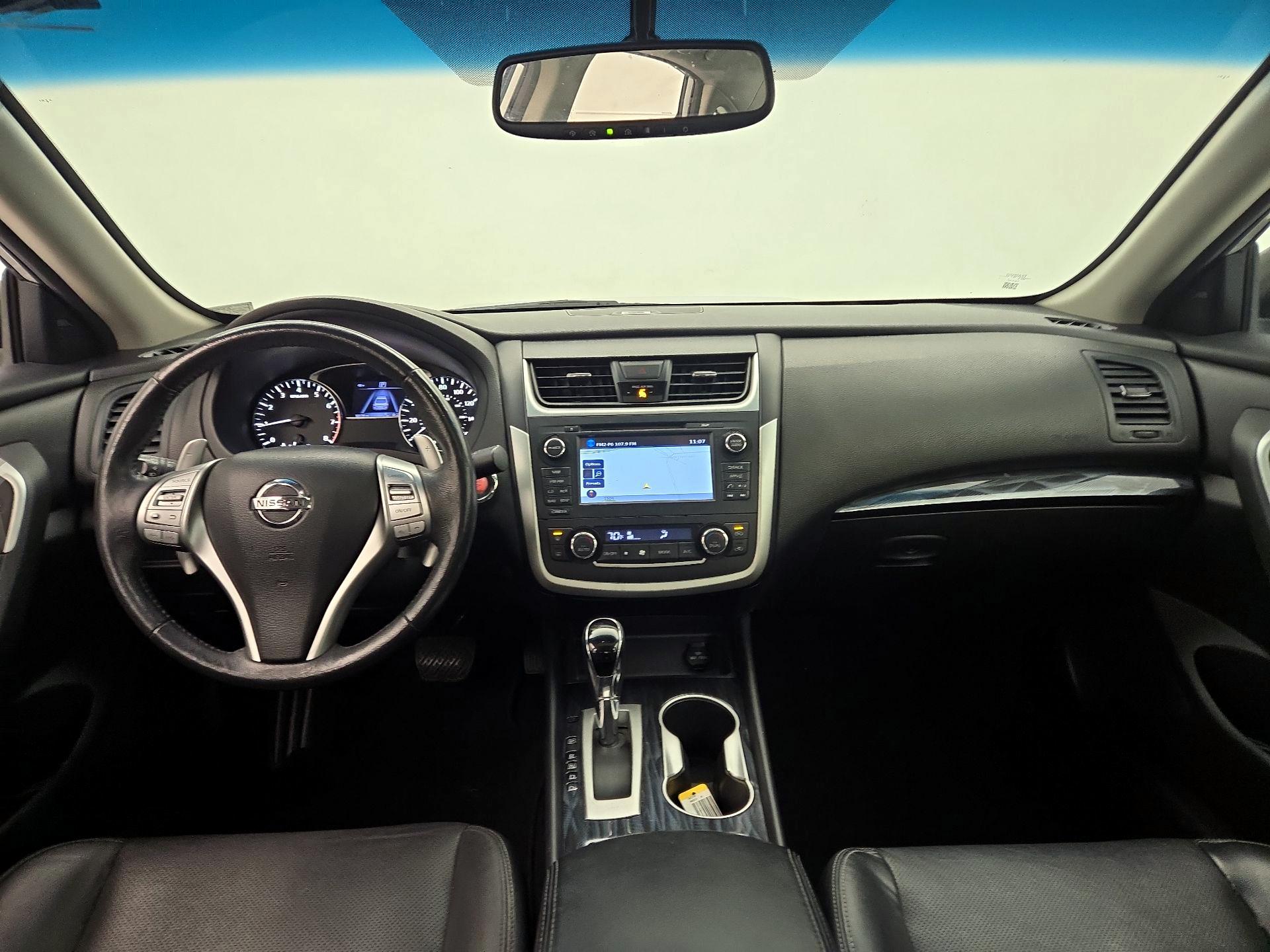 Thumbnail: 2016 Nissan Altima - 9