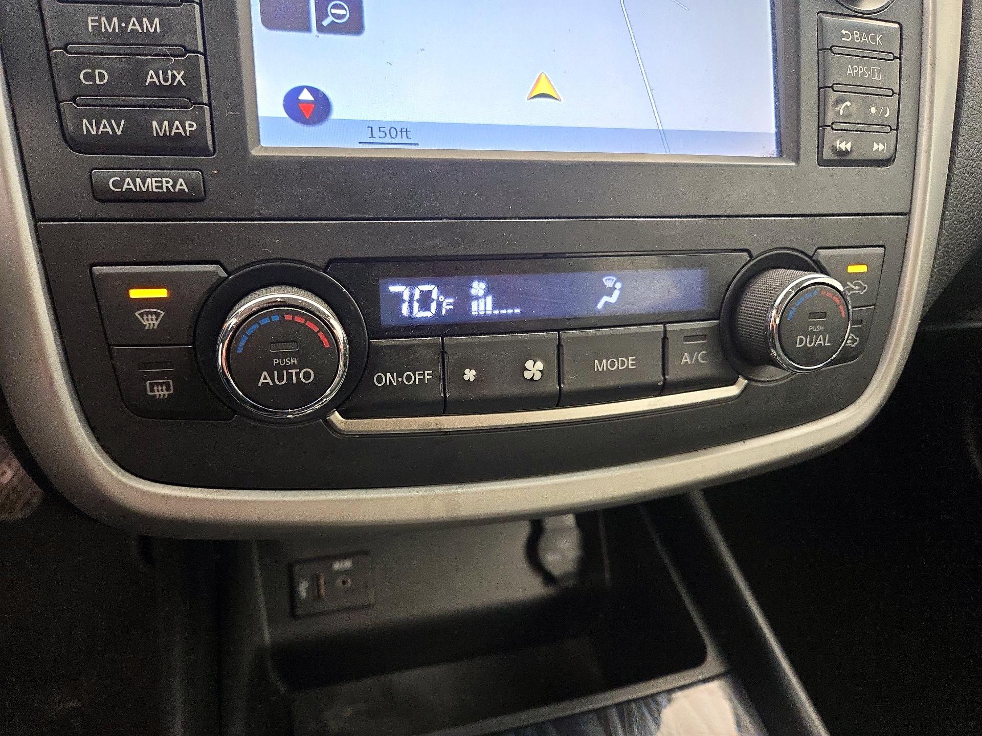 Thumbnail: 2016 Nissan Altima - 17