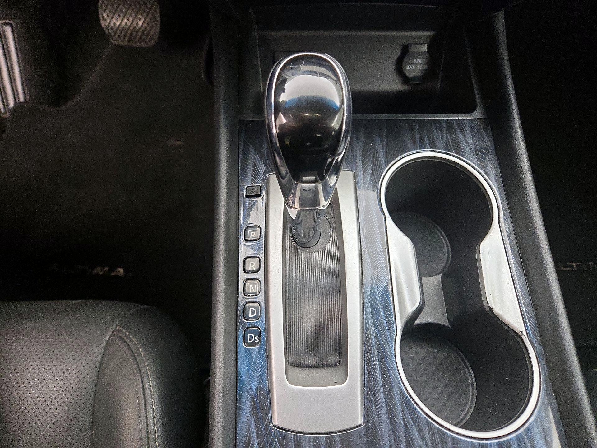 Thumbnail: 2016 Nissan Altima - 18