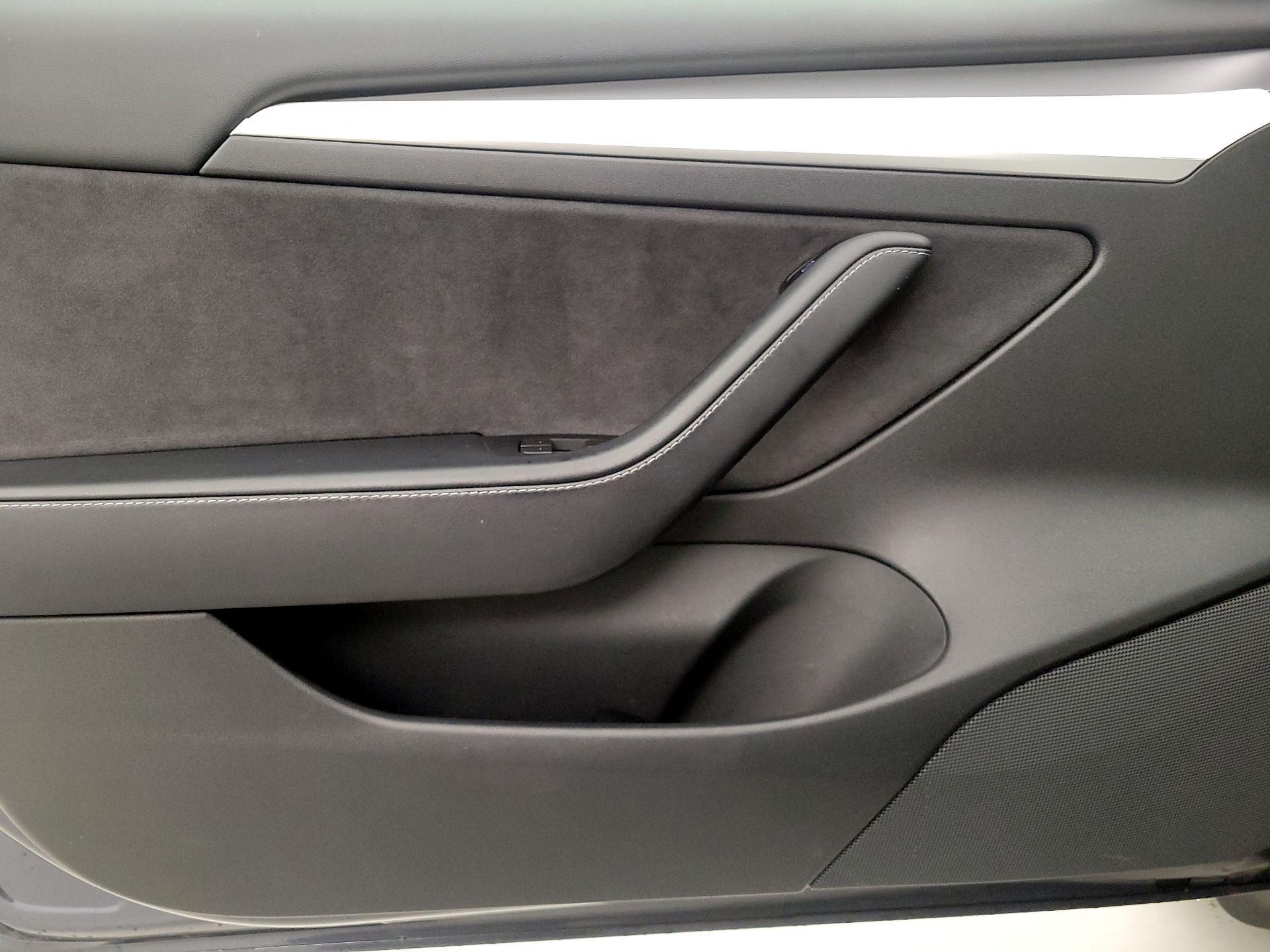 Thumbnail: 2022 Tesla Model 3 - 12