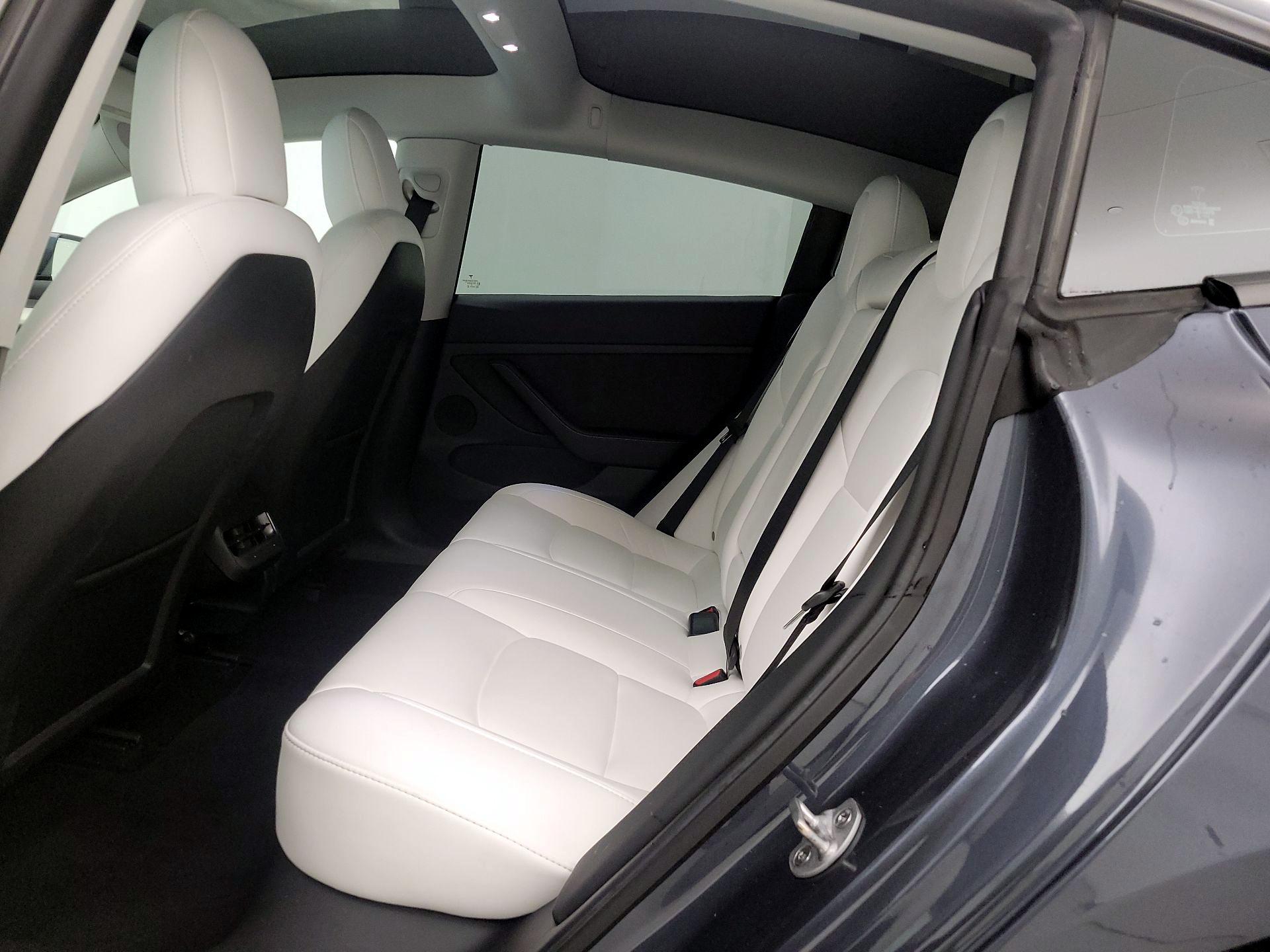 Thumbnail: 2022 Tesla Model 3 - 18