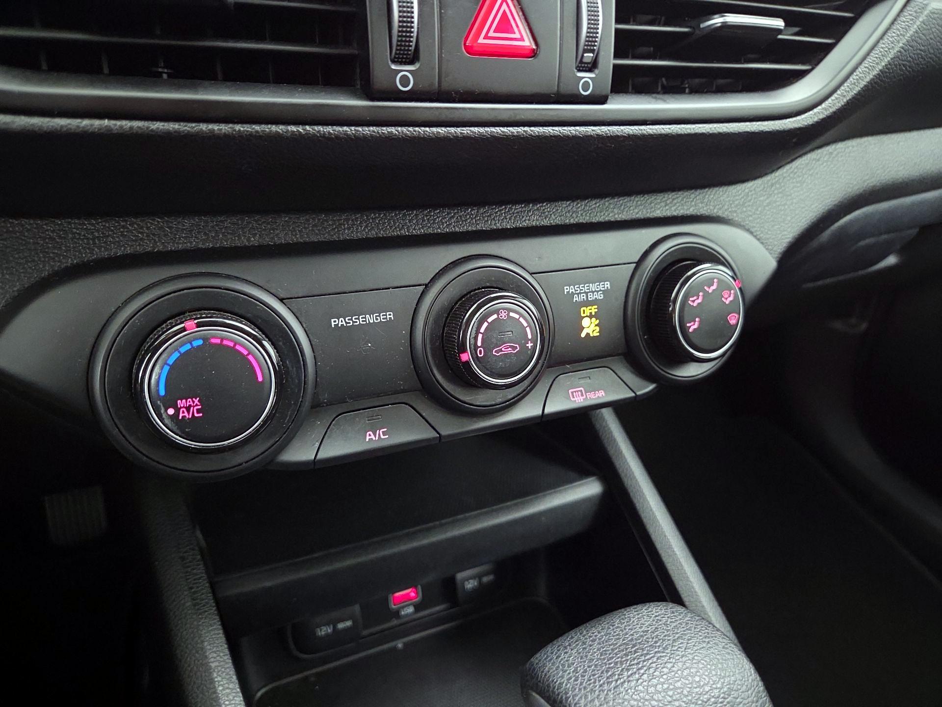 Thumbnail: 2022 Kia Forte - 16