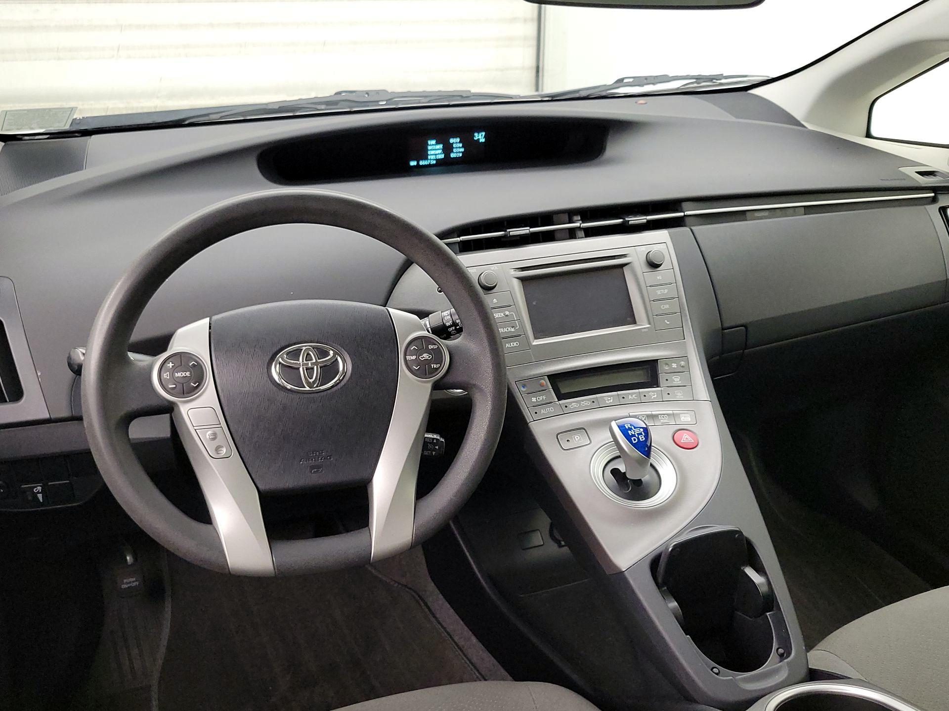 Thumbnail: 2015 Toyota Prius - 9