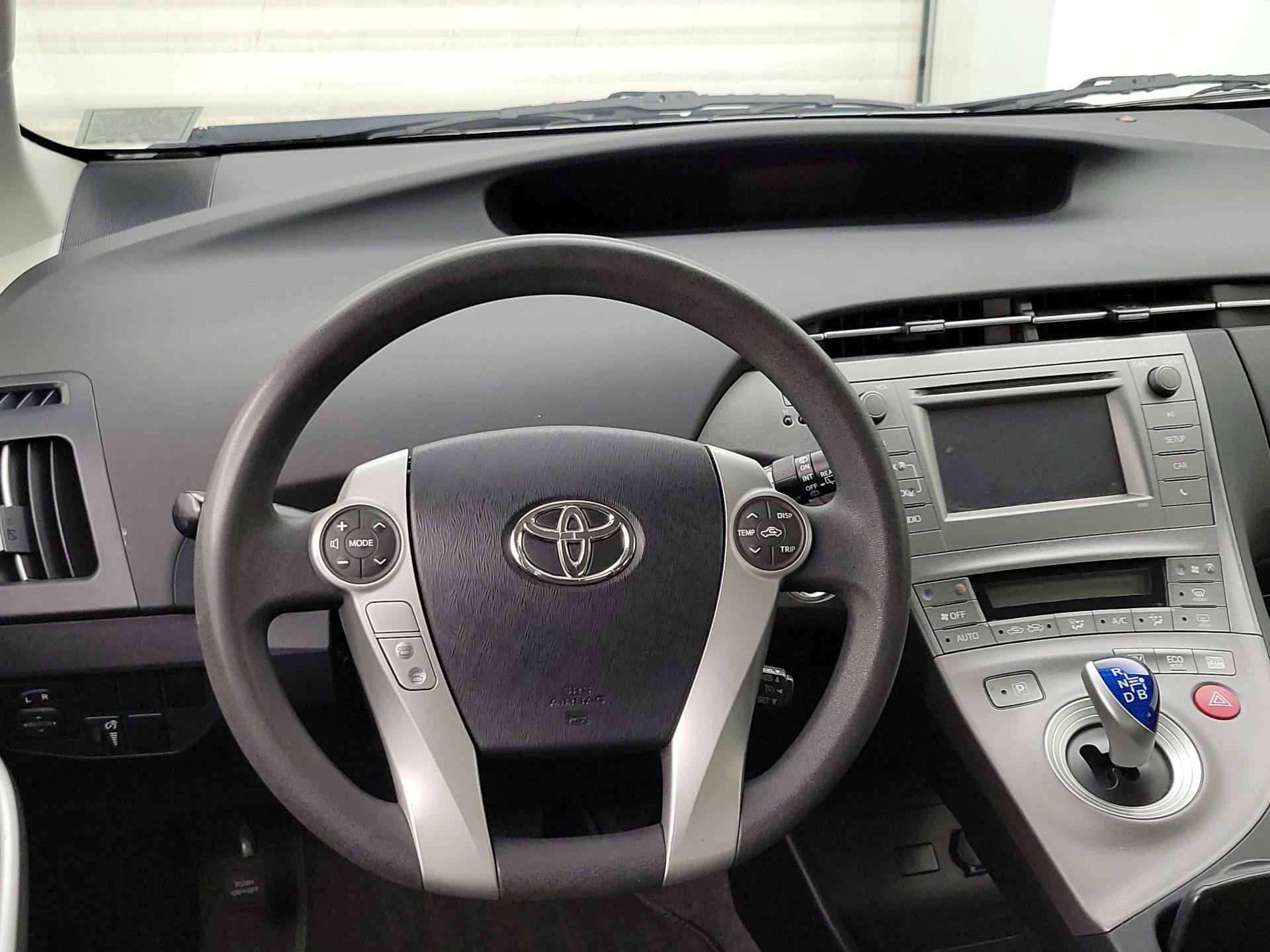 Thumbnail: 2015 Toyota Prius - 10