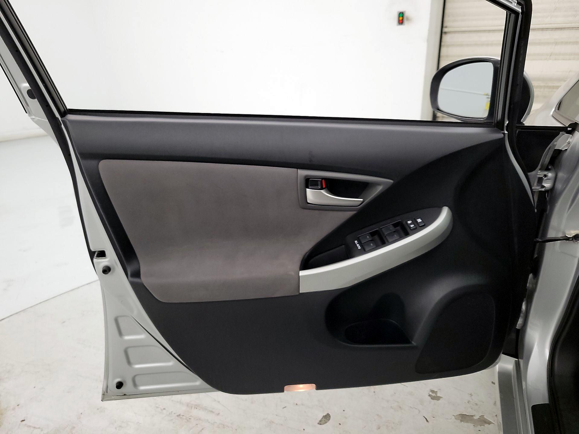 Thumbnail: 2015 Toyota Prius - 12