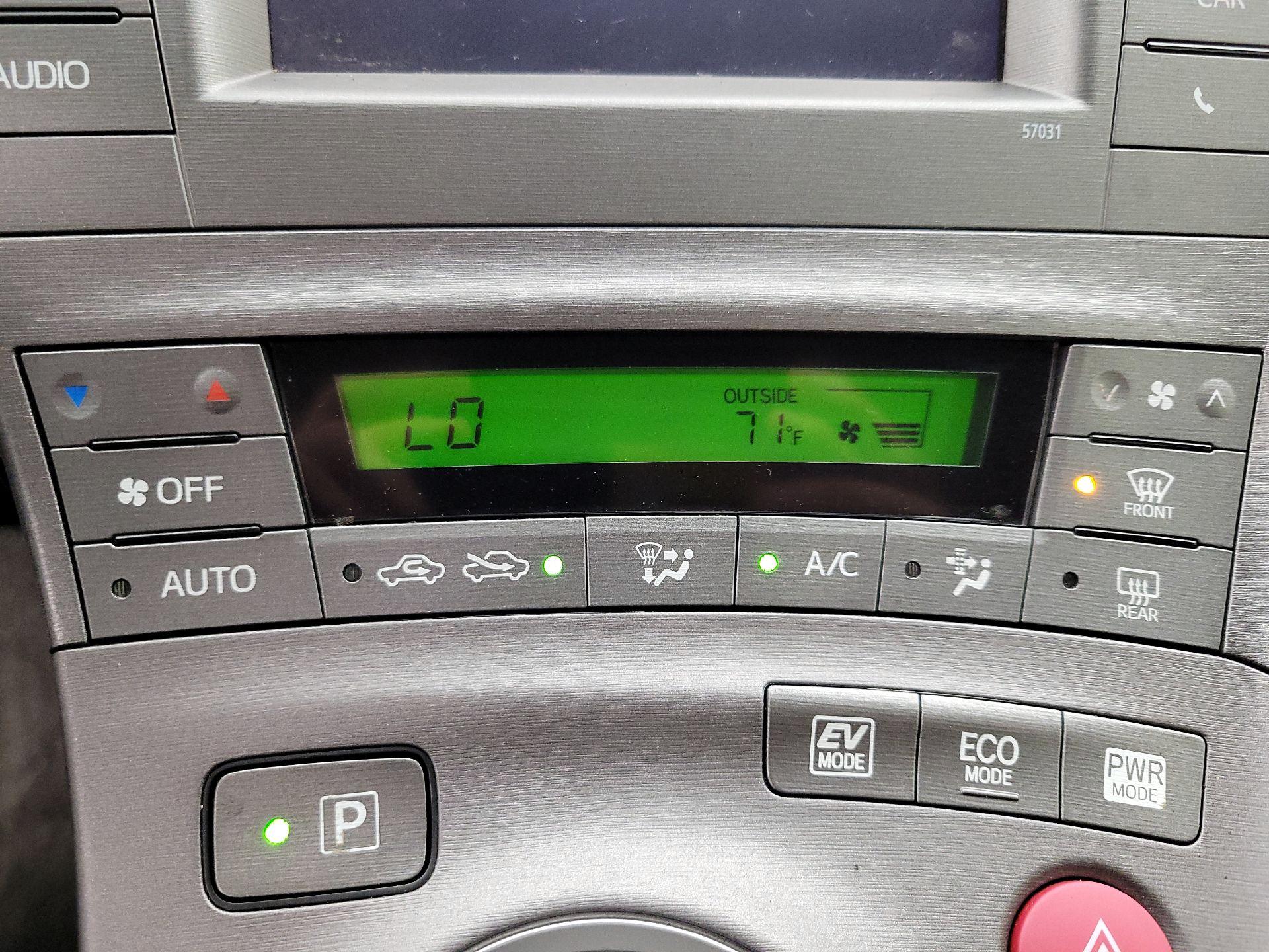 Thumbnail: 2015 Toyota Prius - 16