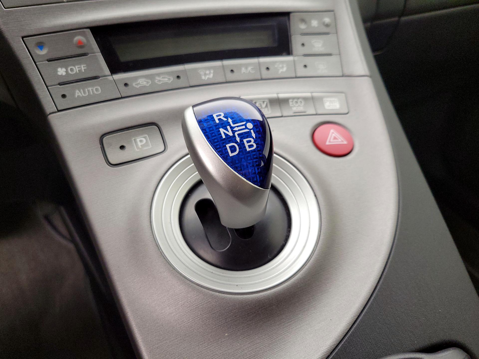 Thumbnail: 2015 Toyota Prius - 17