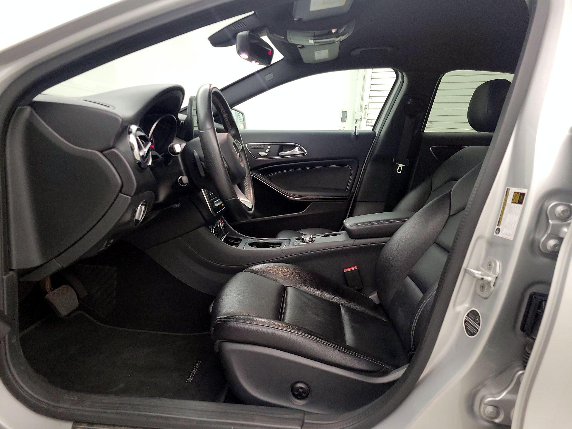 Thumbnail: 2018 Mercedes-Benz GLA - 11