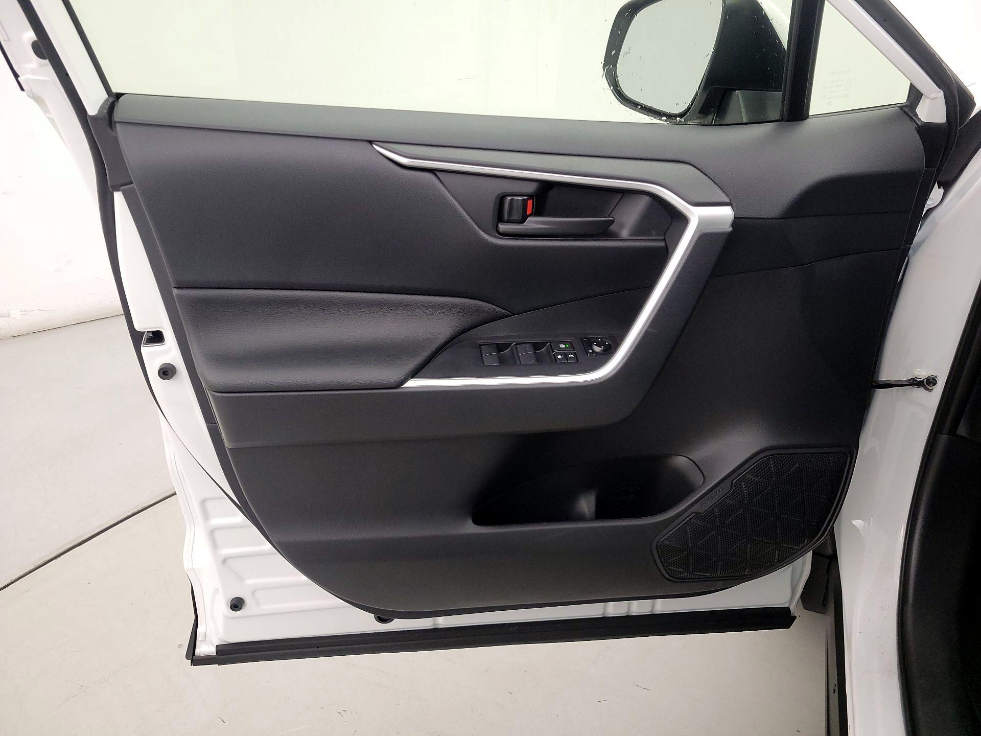 Thumbnail: 2025 Toyota RAV4 - 12