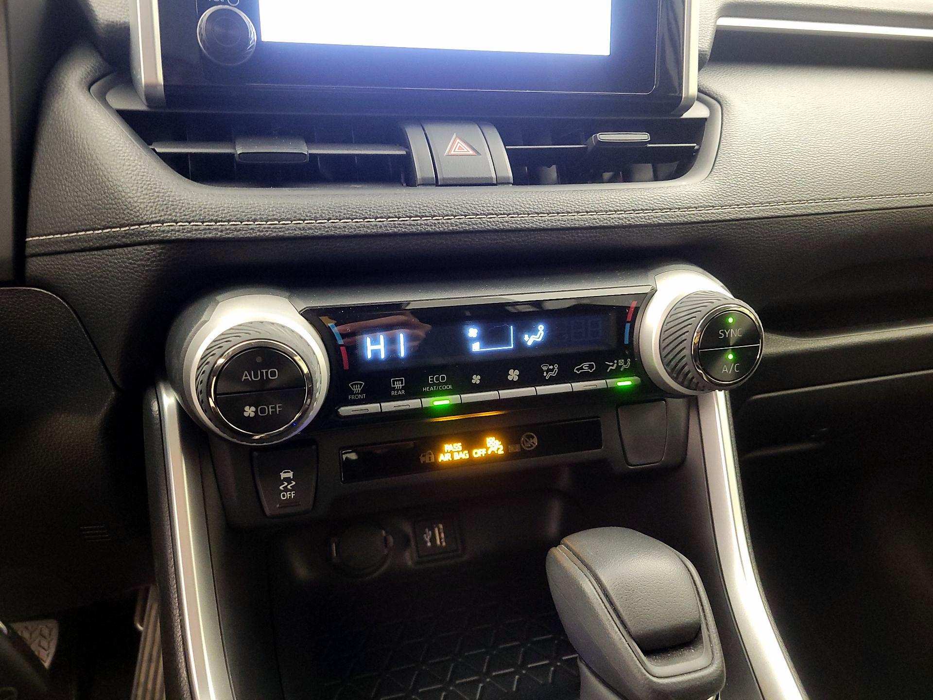 Thumbnail: 2025 Toyota RAV4 - 16