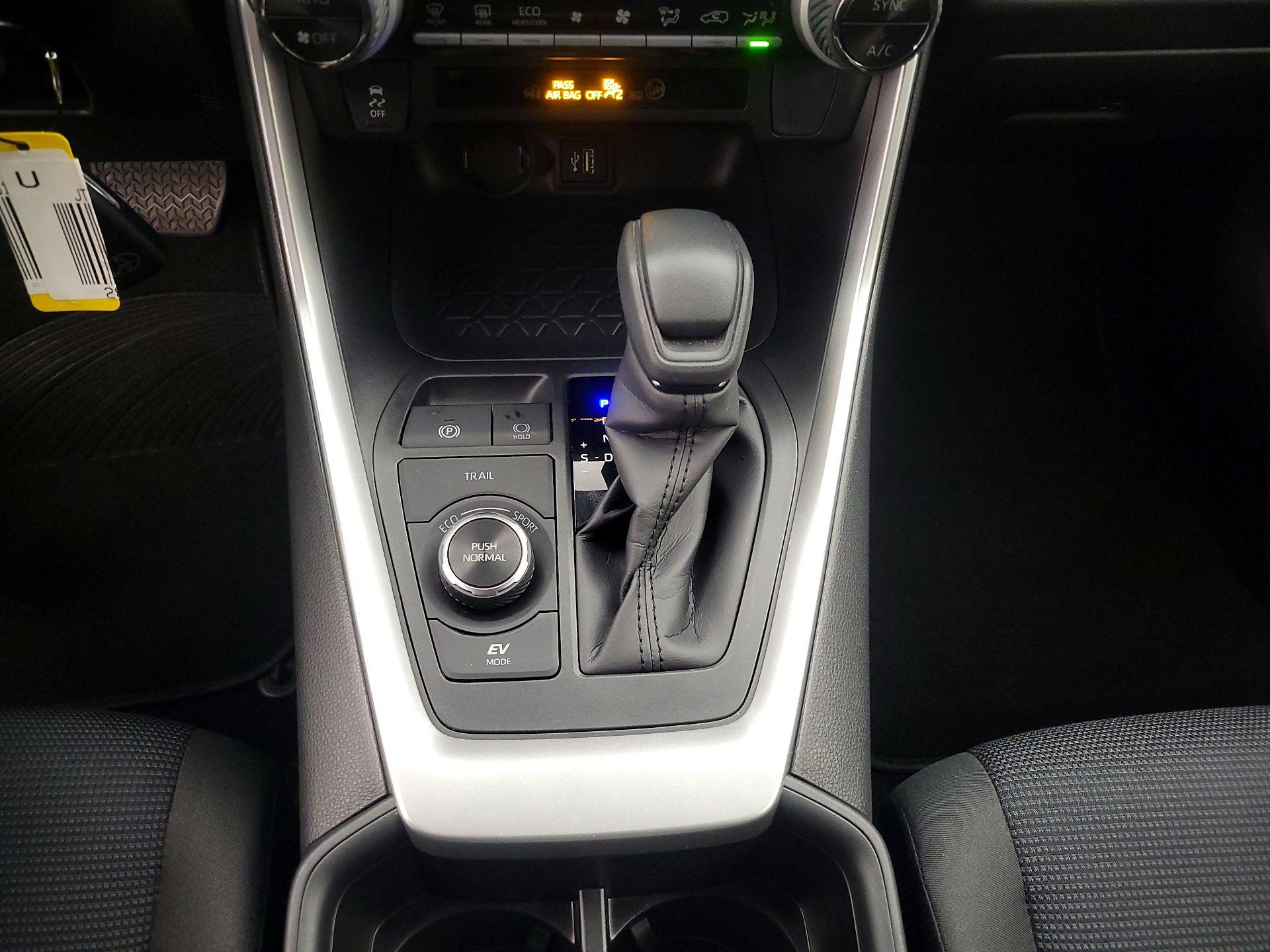 Thumbnail: 2025 Toyota RAV4 - 17