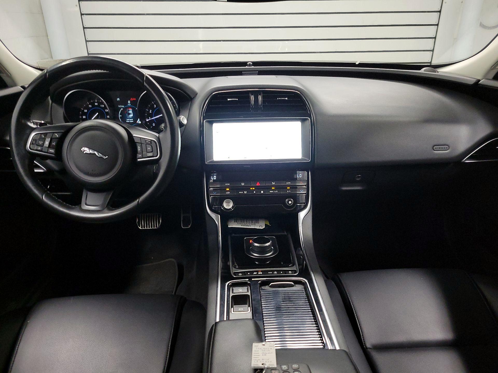 Thumbnail: 2019 Jaguar XE - 9