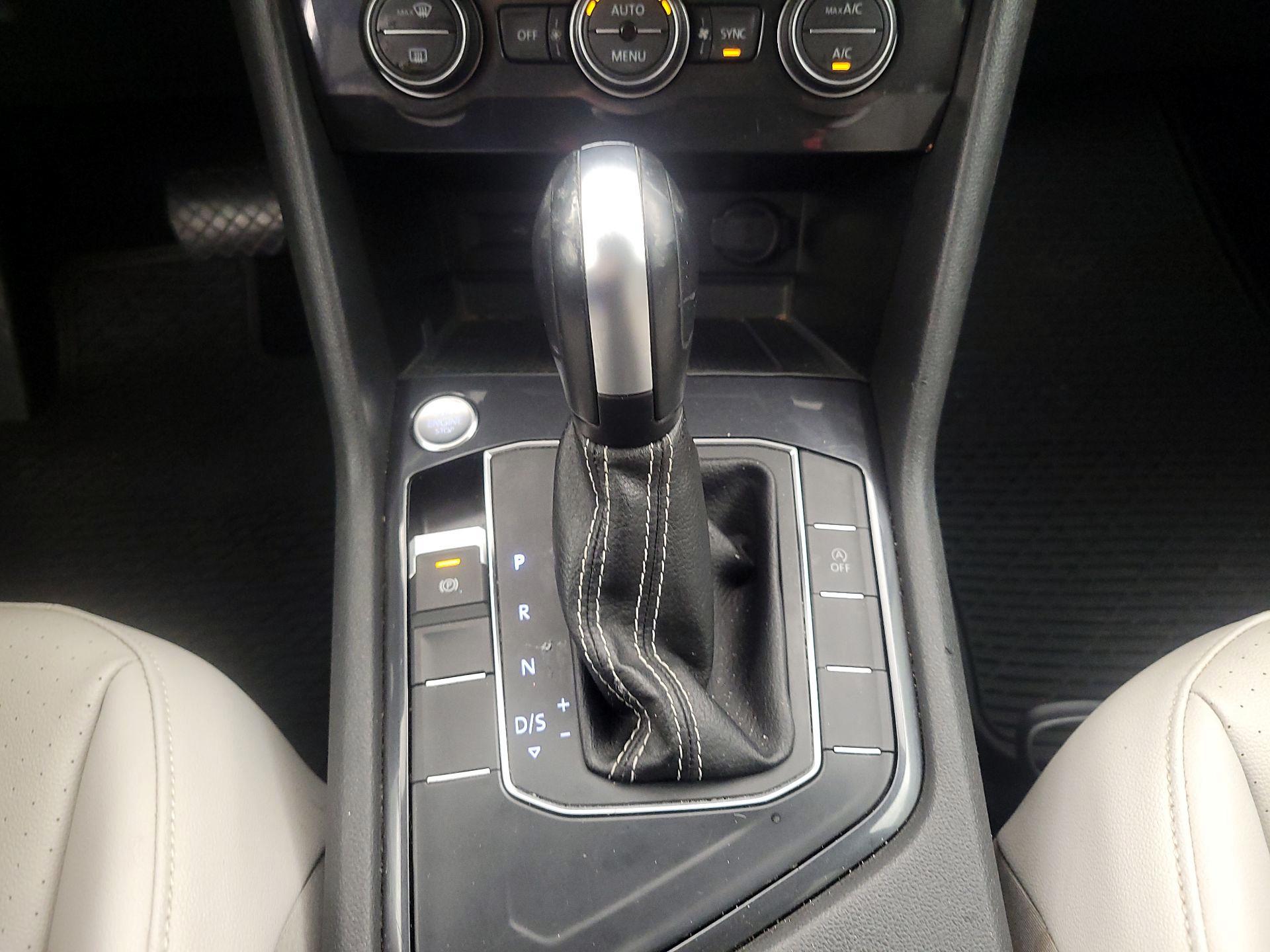 Thumbnail: 2021 Volkswagen Tiguan - 17