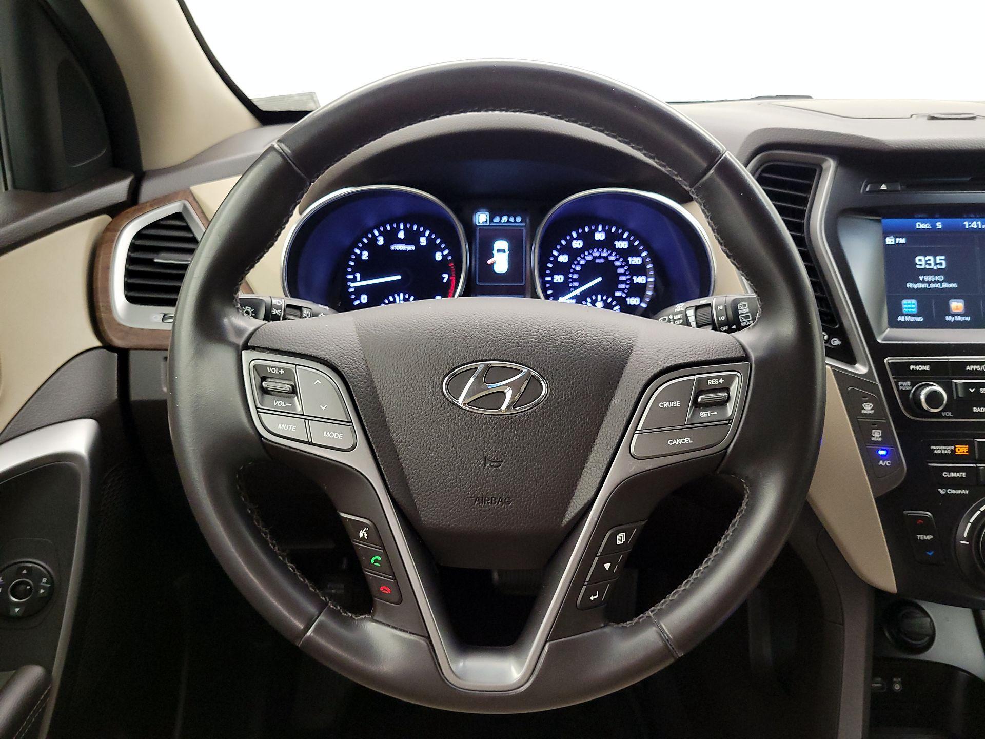 Thumbnail: 2019 Hyundai Santa Fe - 10