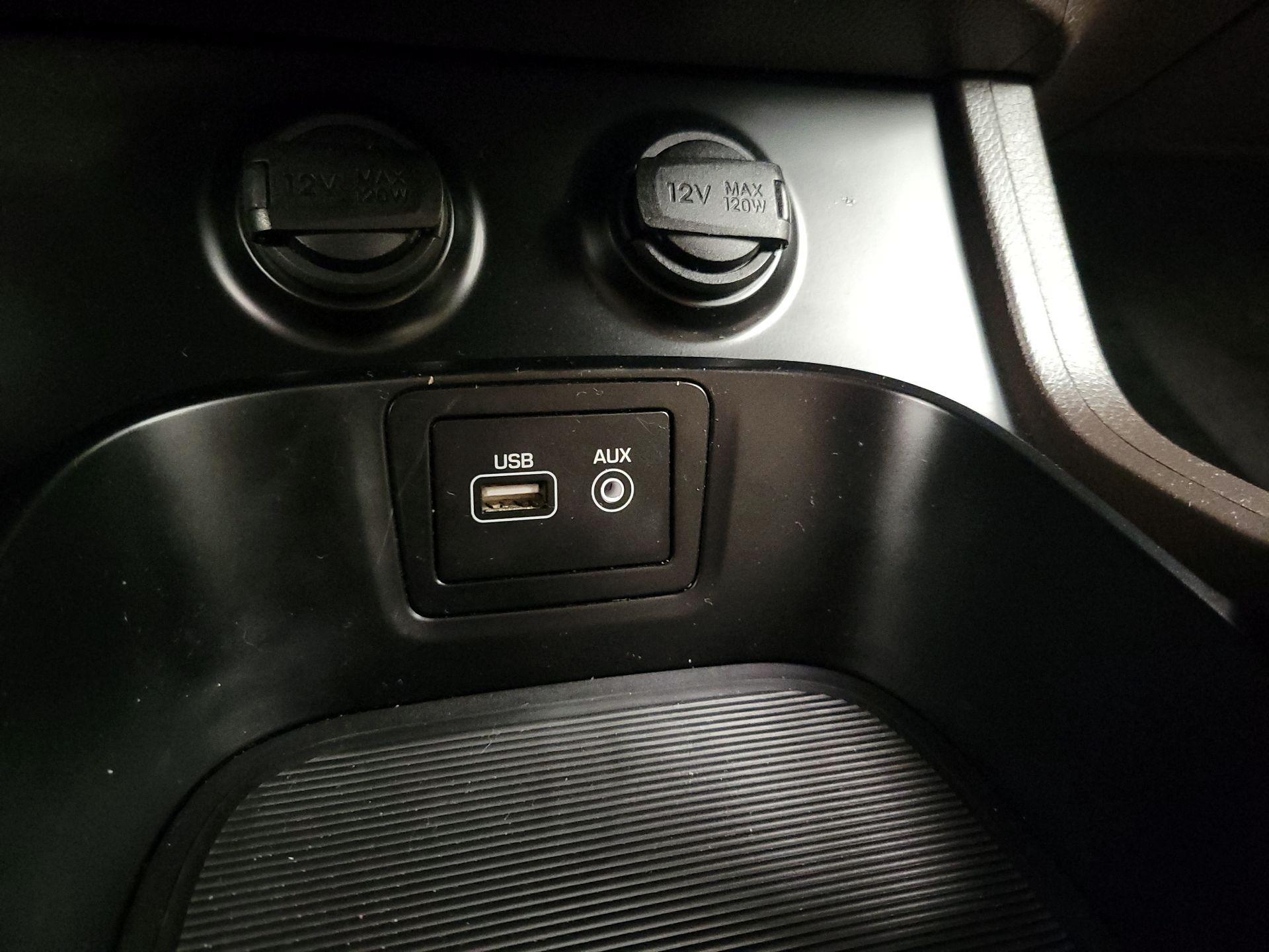 Thumbnail: 2019 Hyundai Santa Fe - 18