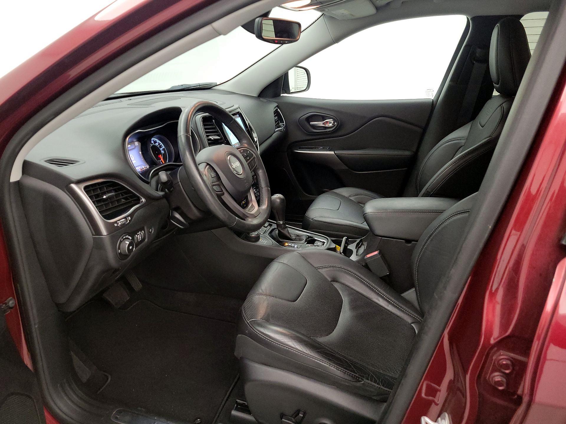 Thumbnail: 2019 Jeep Cherokee - 11