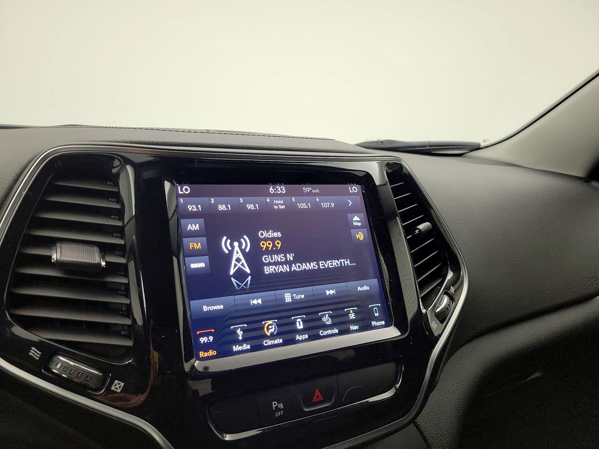 Thumbnail: 2019 Jeep Cherokee - 16