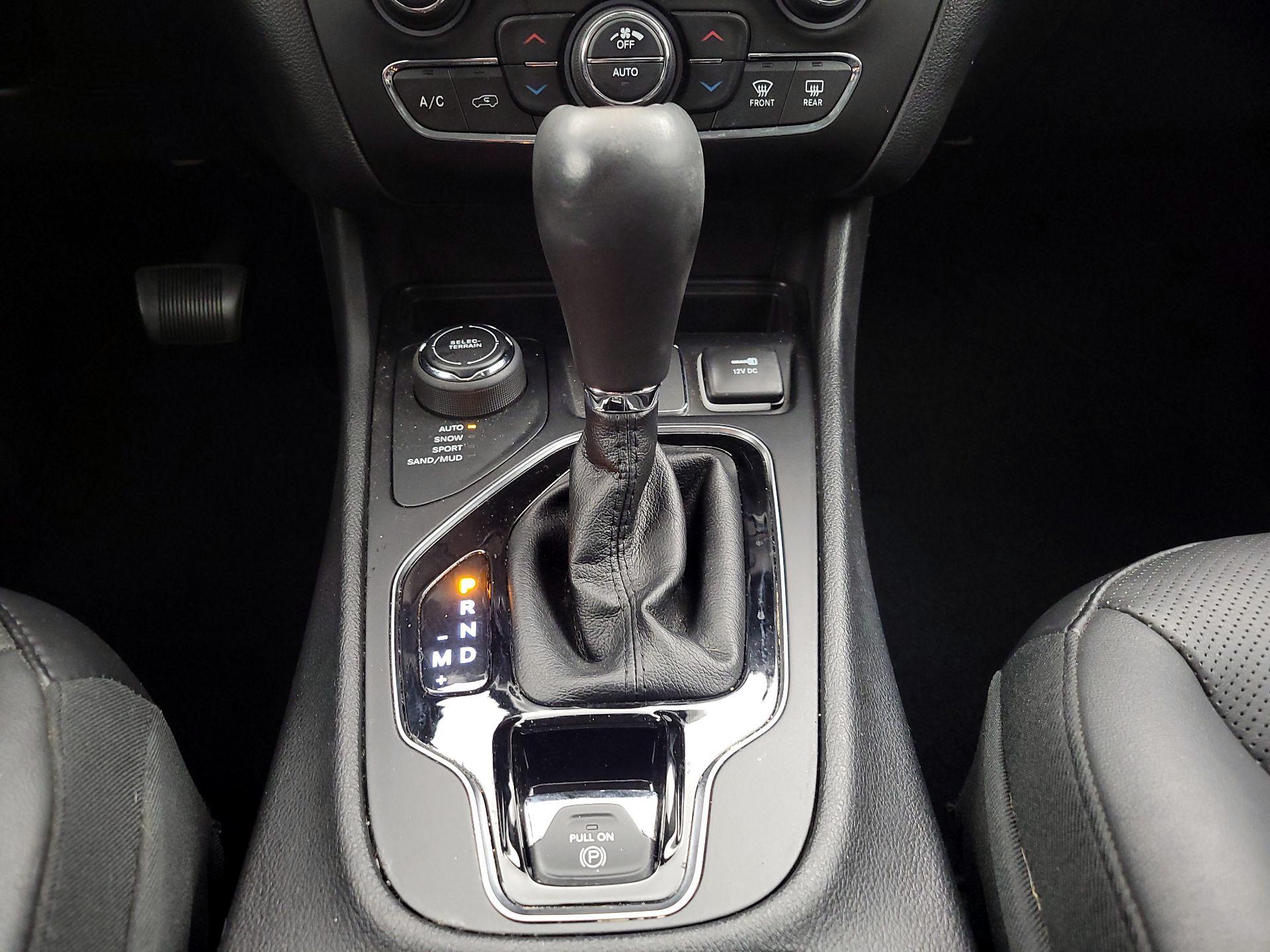 Thumbnail: 2019 Jeep Cherokee - 18