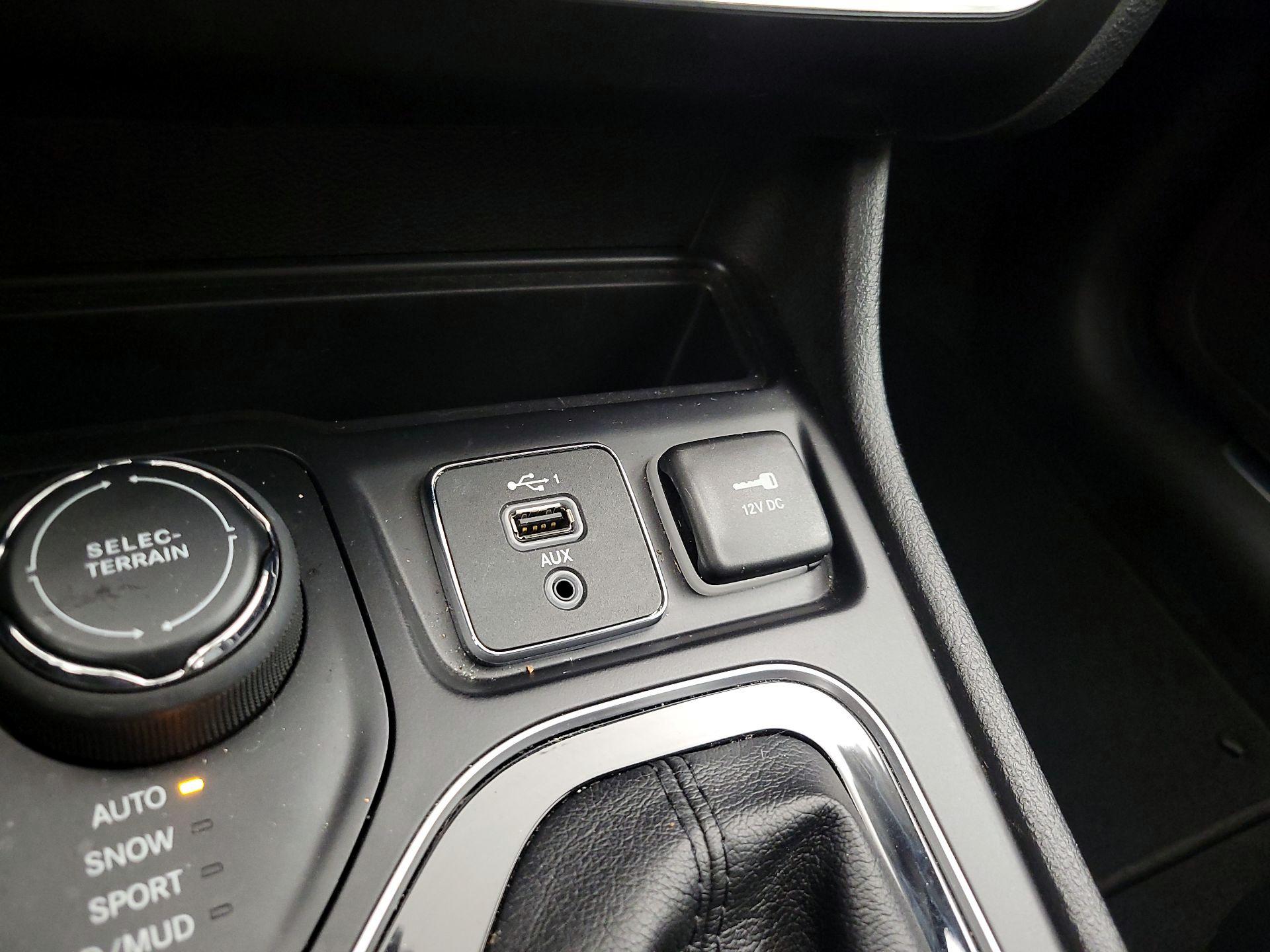 Thumbnail: 2019 Jeep Cherokee - 19