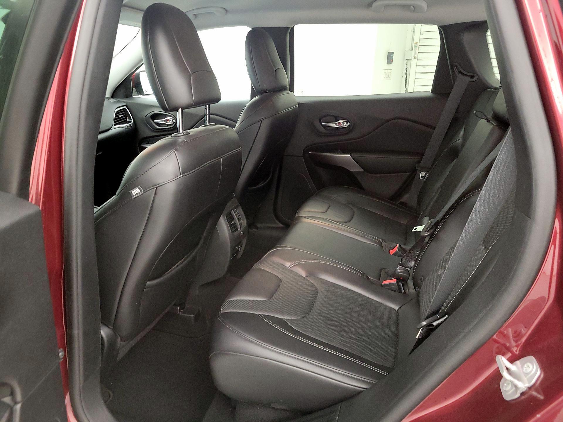 Thumbnail: 2019 Jeep Cherokee - 20