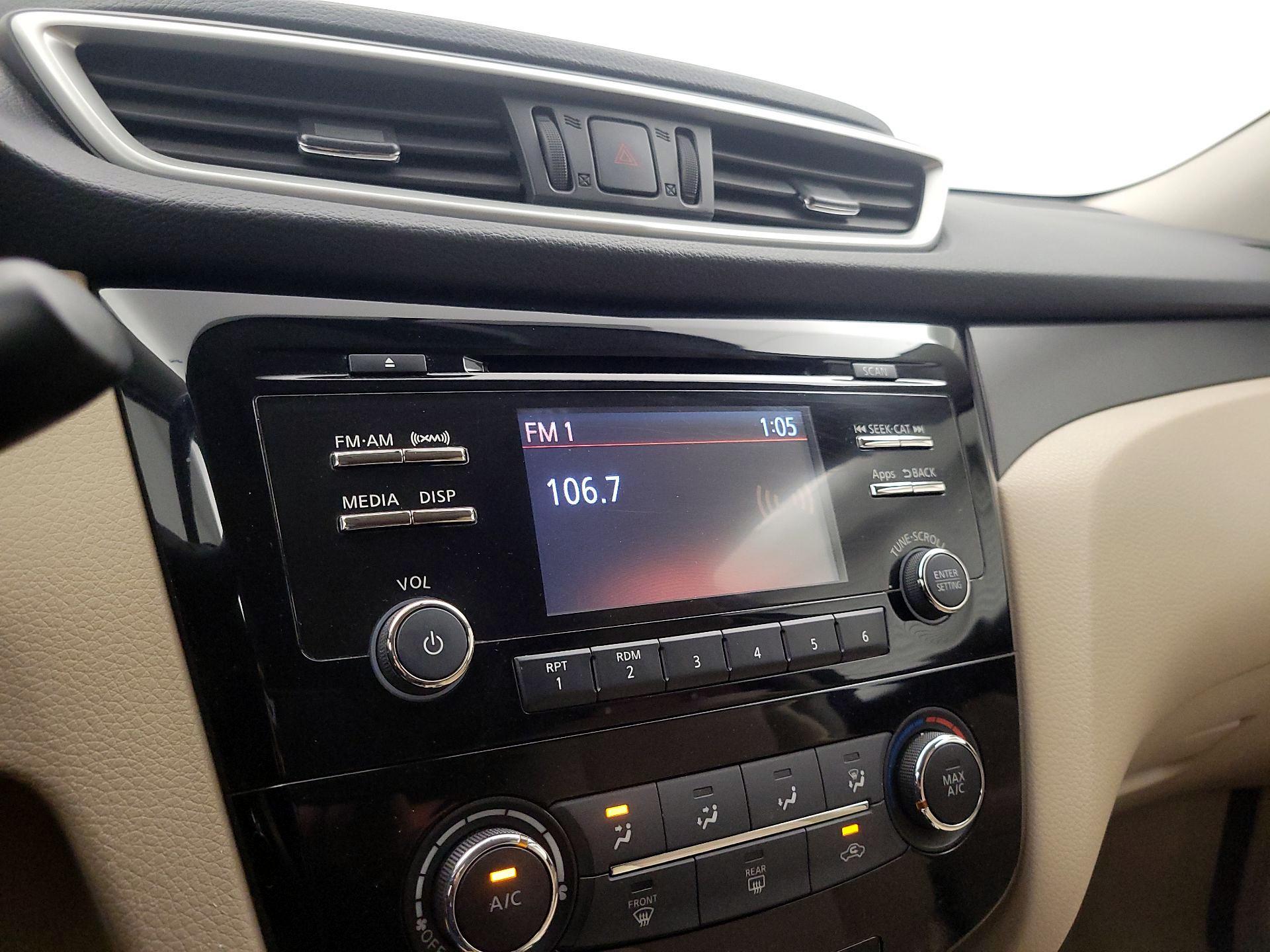 Thumbnail: 2016 Nissan Rogue - 15