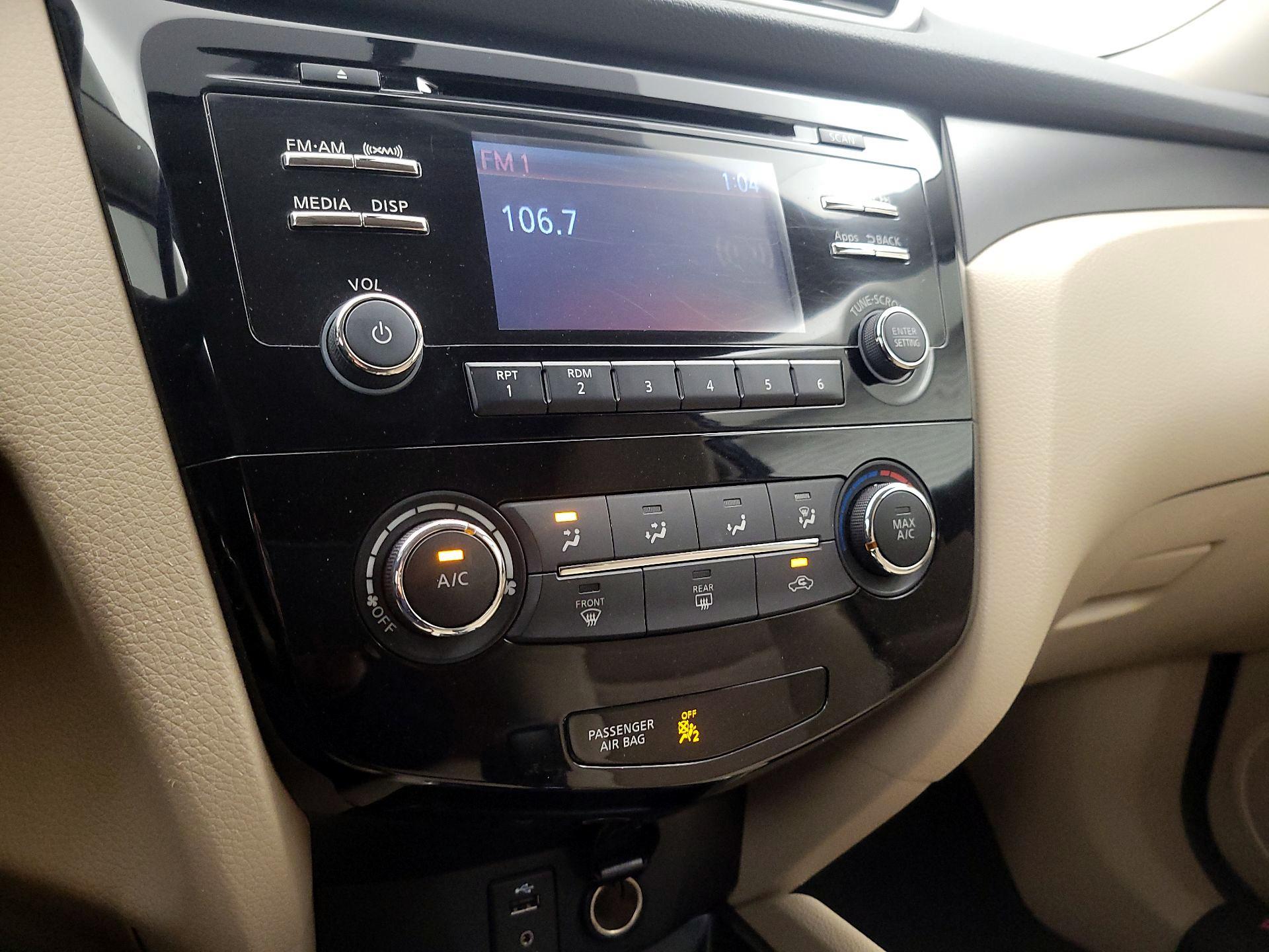 Thumbnail: 2016 Nissan Rogue - 16