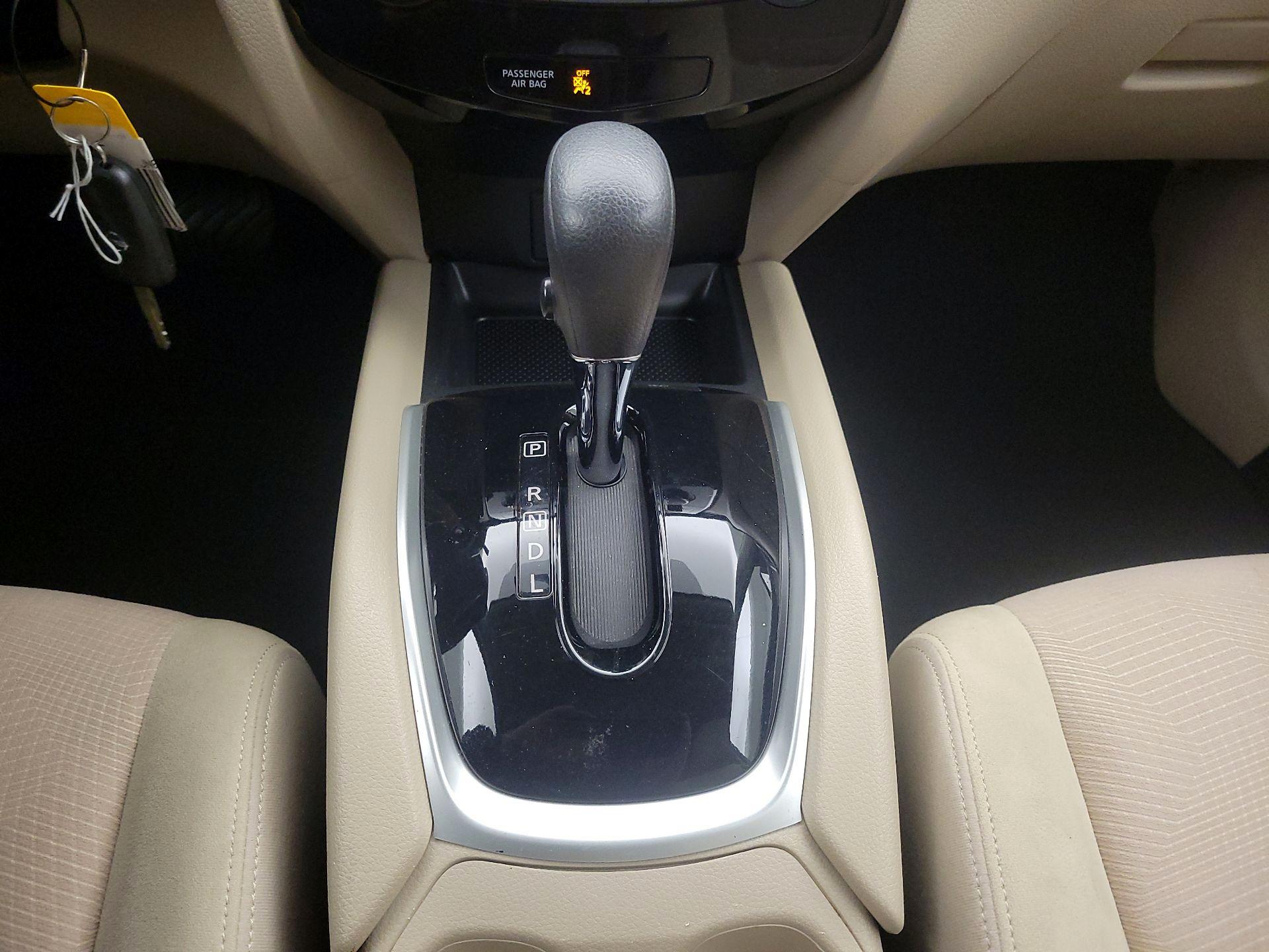 Thumbnail: 2016 Nissan Rogue - 17