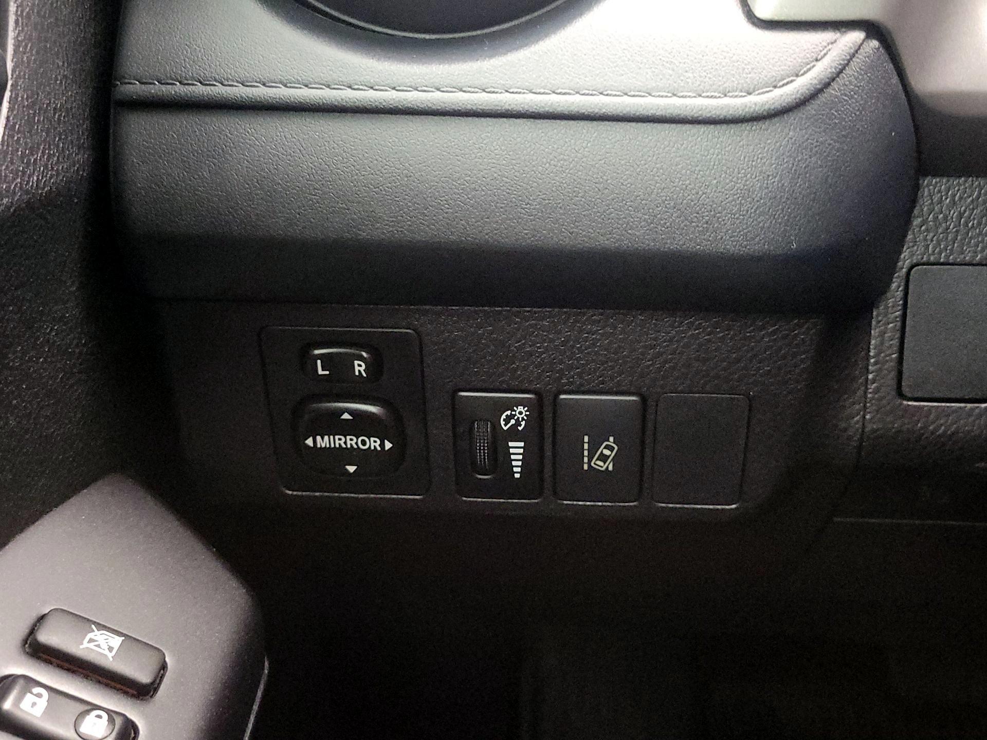 Thumbnail: 2017 Toyota RAV4 - 13