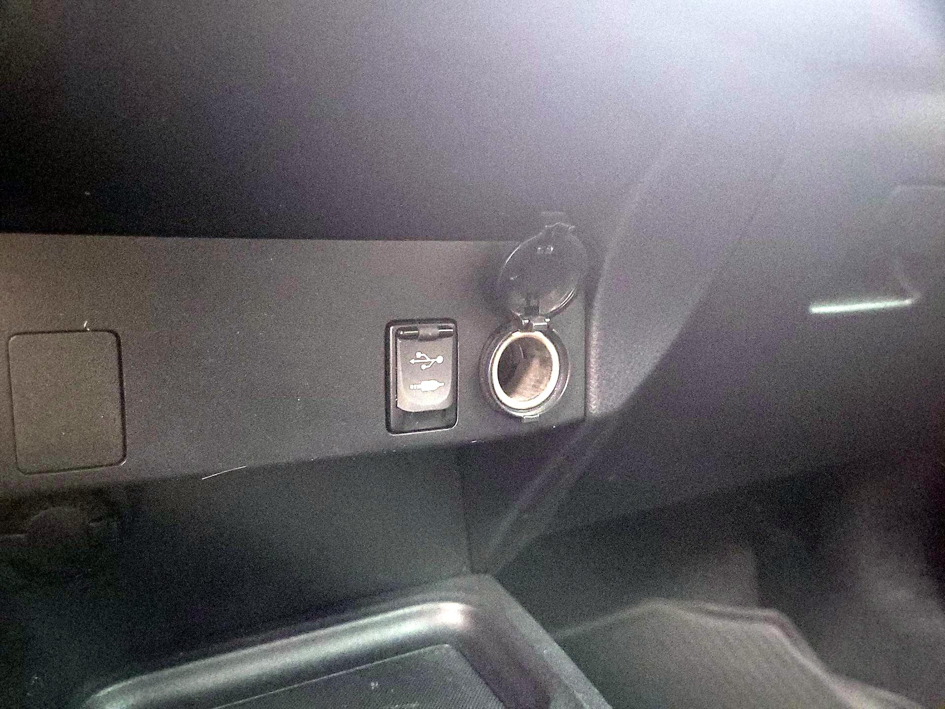 Thumbnail: 2017 Toyota RAV4 - 18