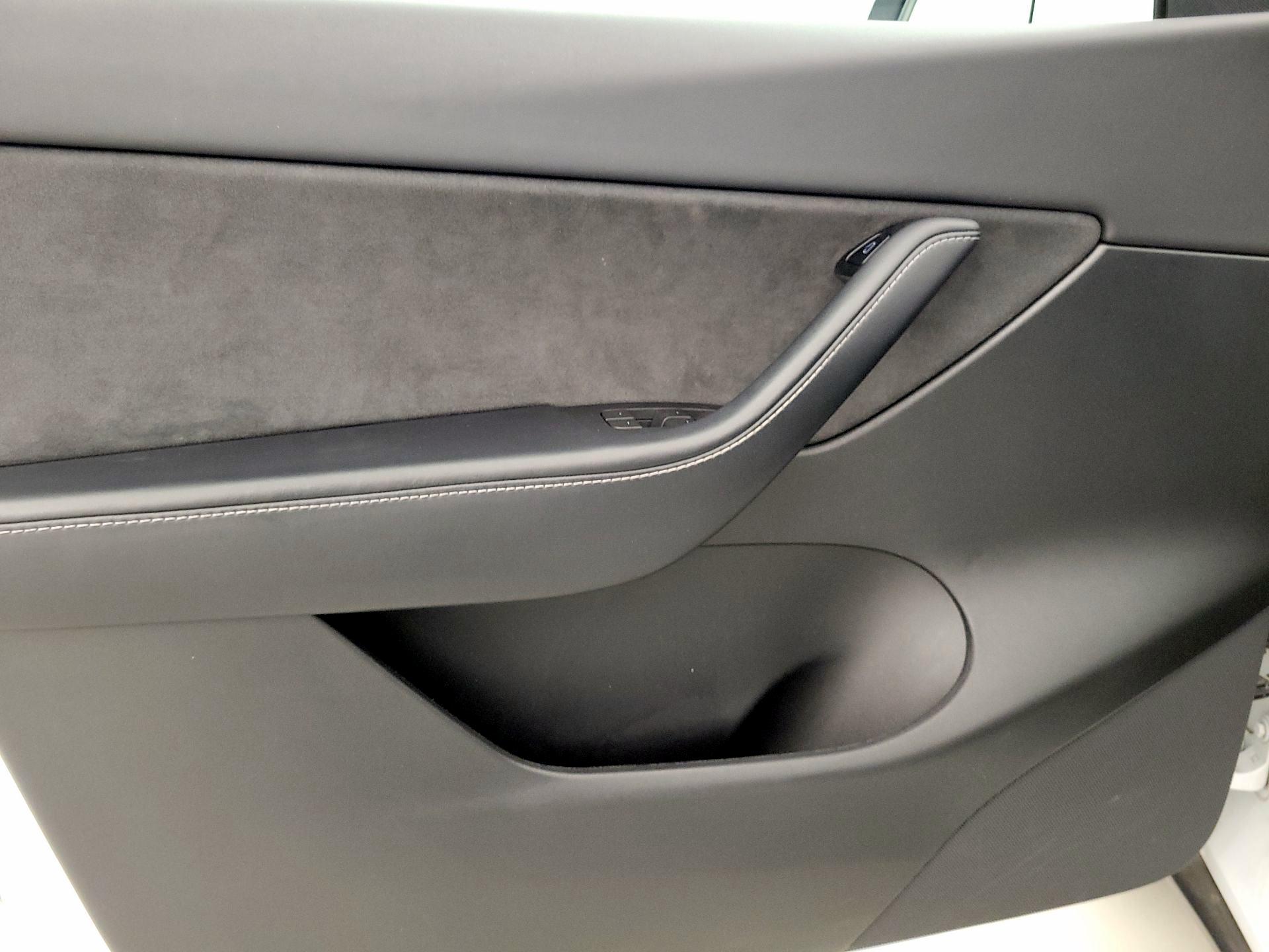 Thumbnail: 2022 Tesla Model Y - 12