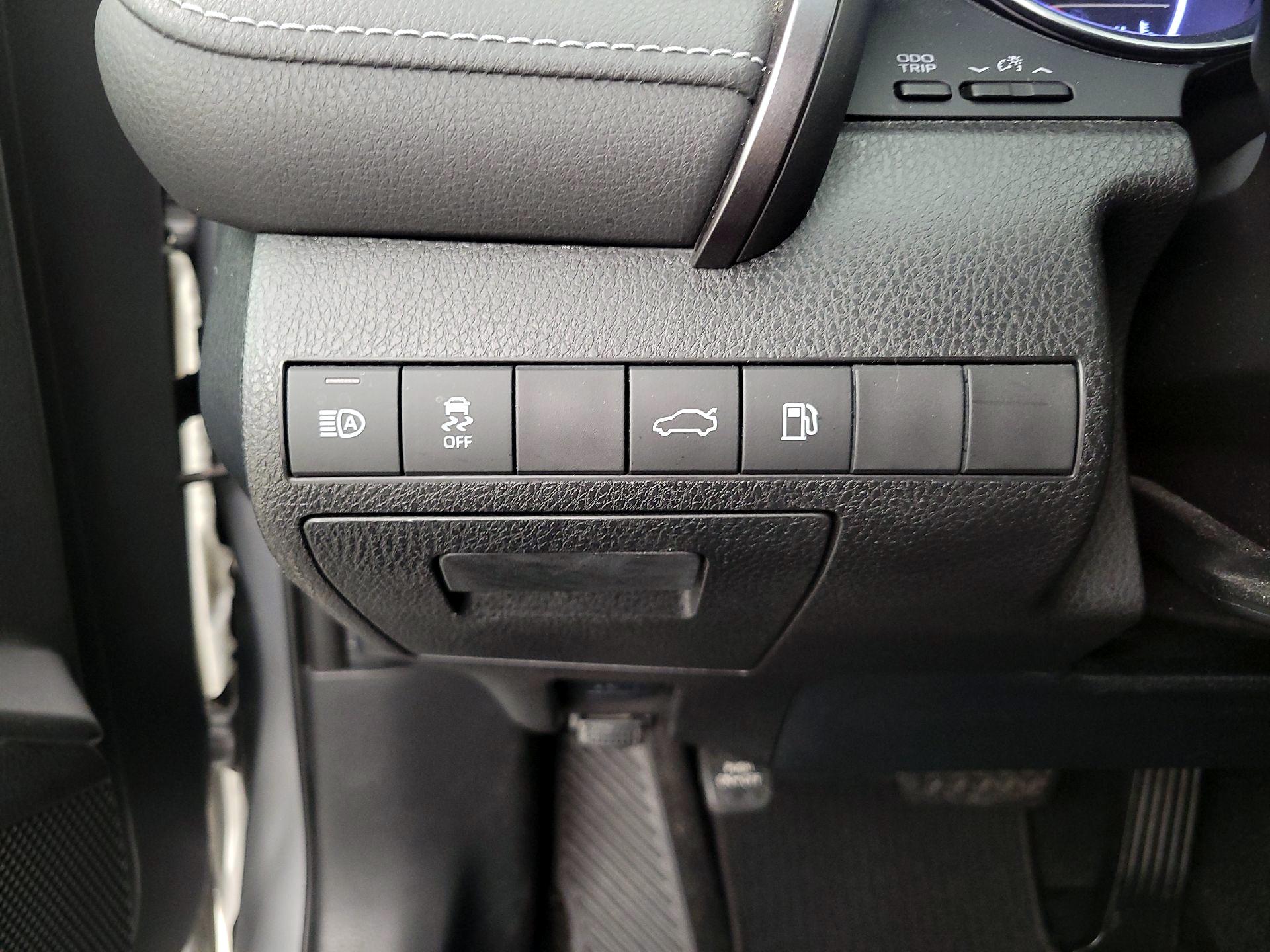 Thumbnail: 2018 Toyota Camry - 13